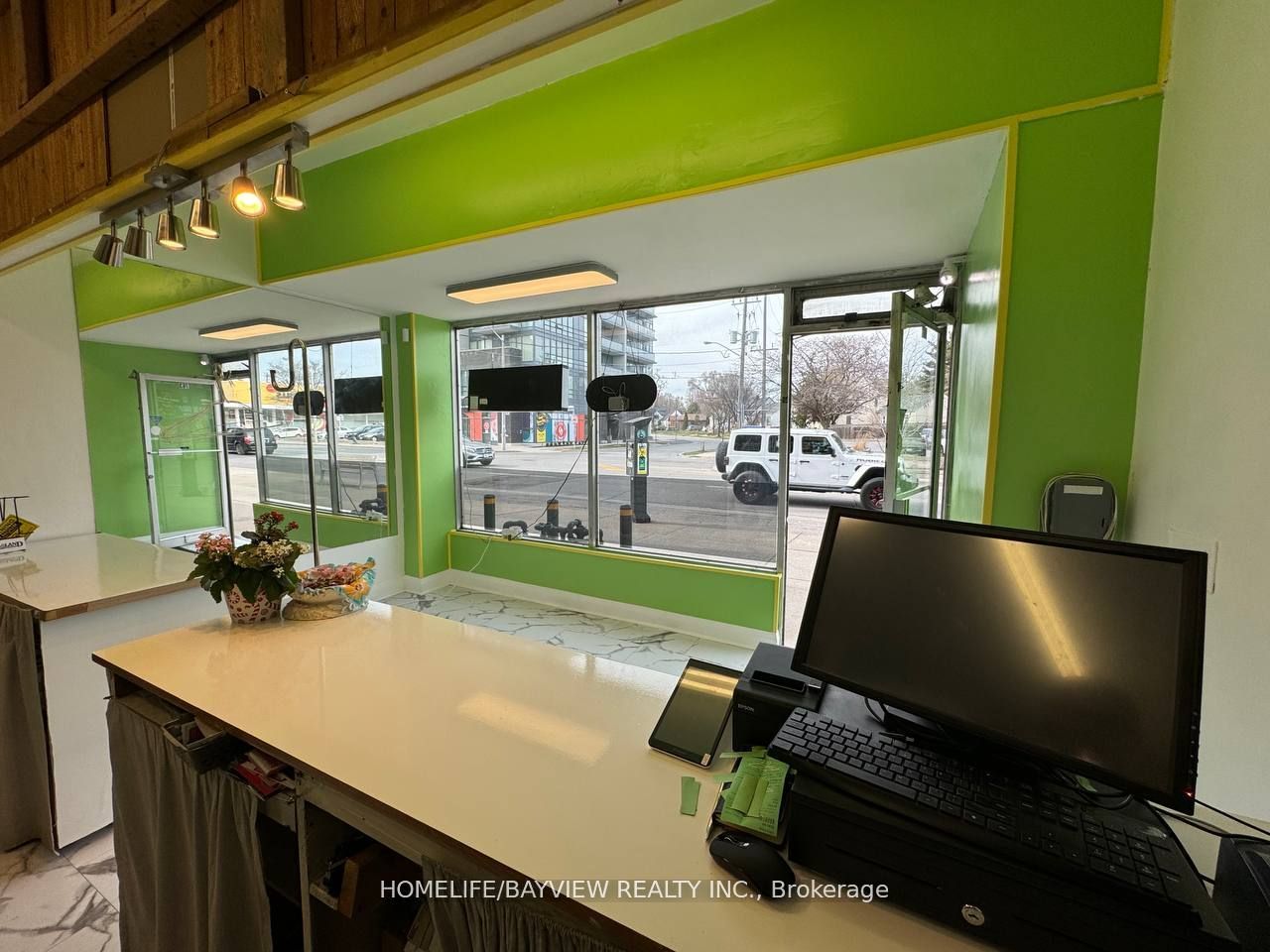 763 The Queensway Avenue Property Photo 3