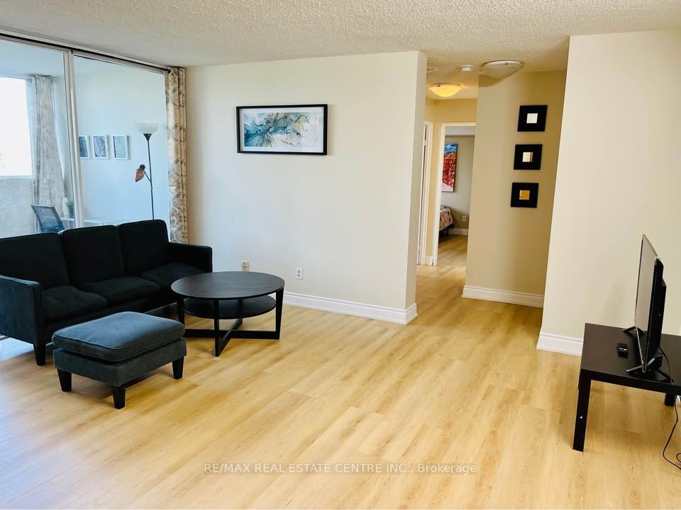 3700 Kaneff Crescent 501 Property Photo 8