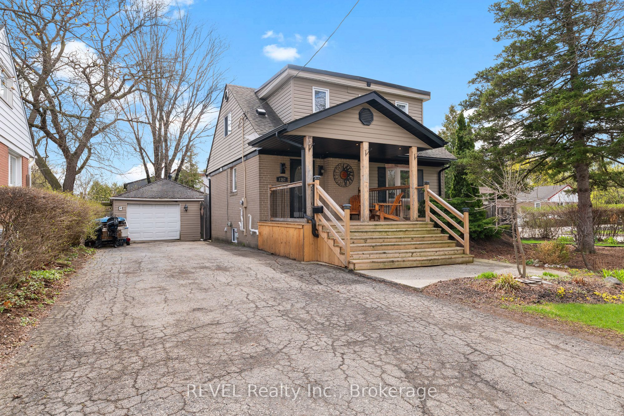 1367 St Marys Crescent Property Photo 1