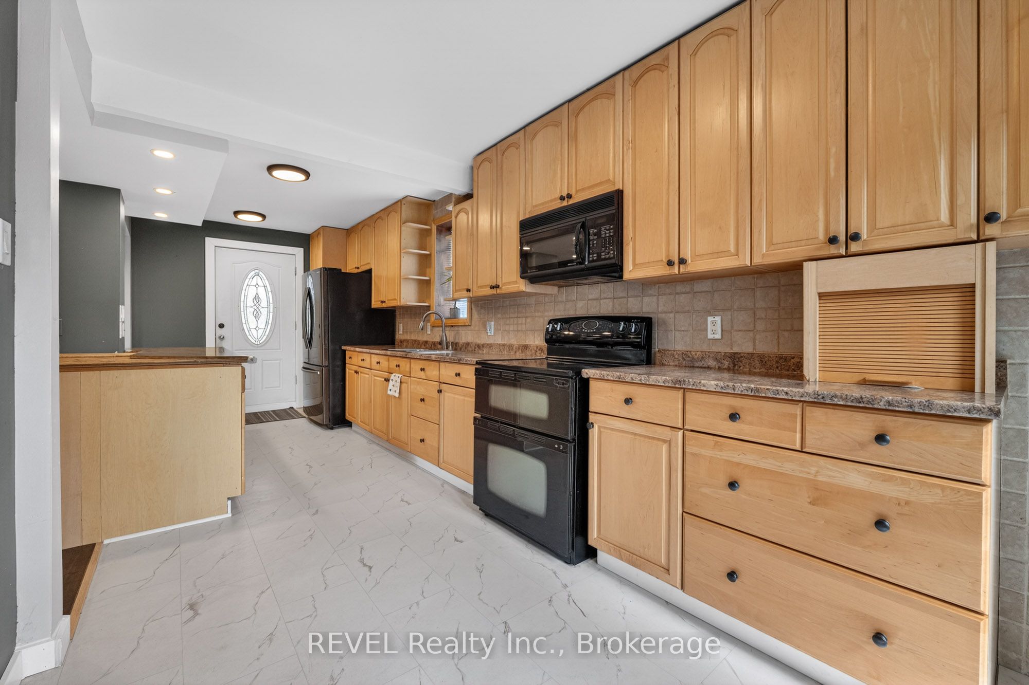 1367 St Marys Crescent Property Photo 8