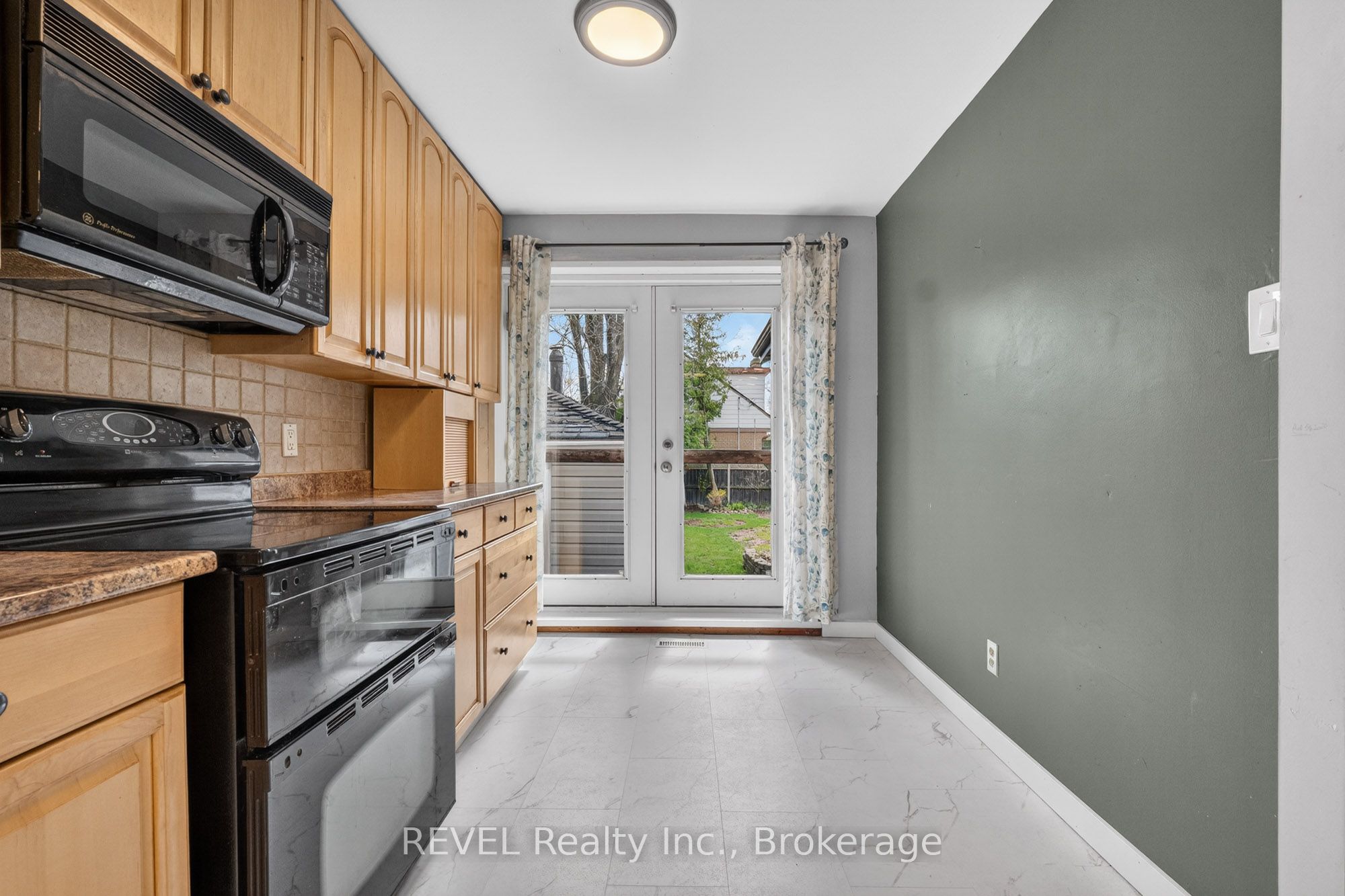1367 St Marys Crescent Property Photo 9