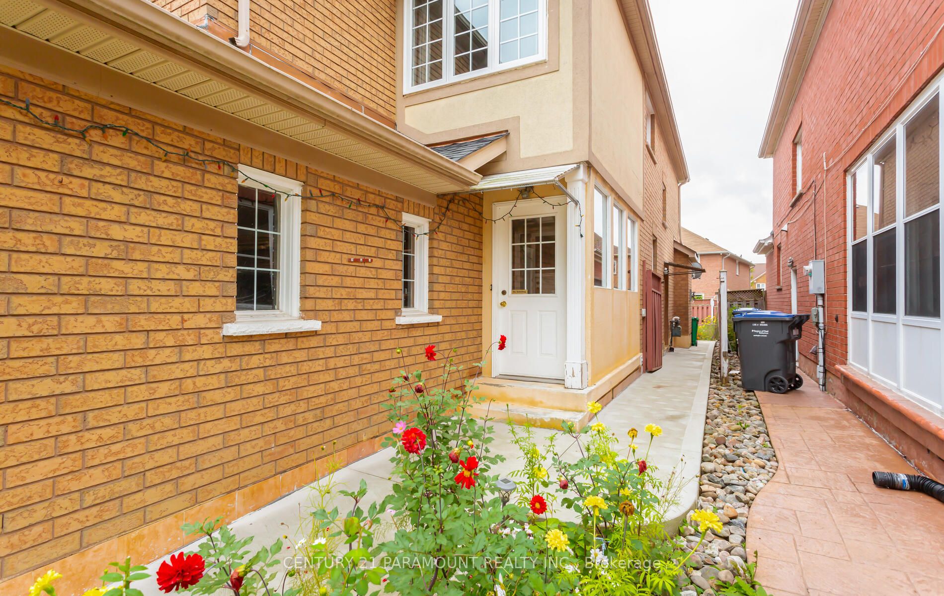 106 Wildberry Crescent Property Photo 4