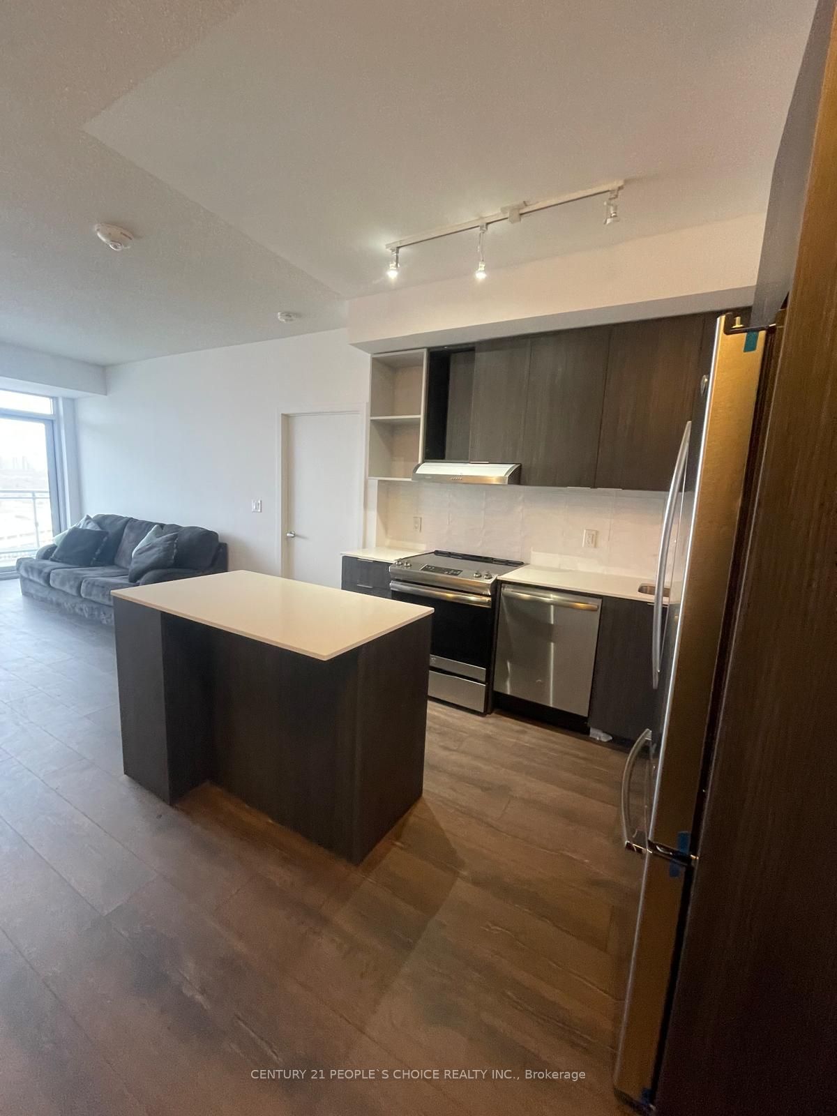 2520 Eglinton Avenue W 810 Property Photo 2