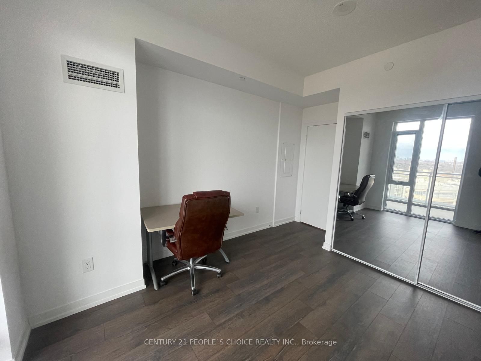 2520 Eglinton Avenue W 810 Property Photo 15