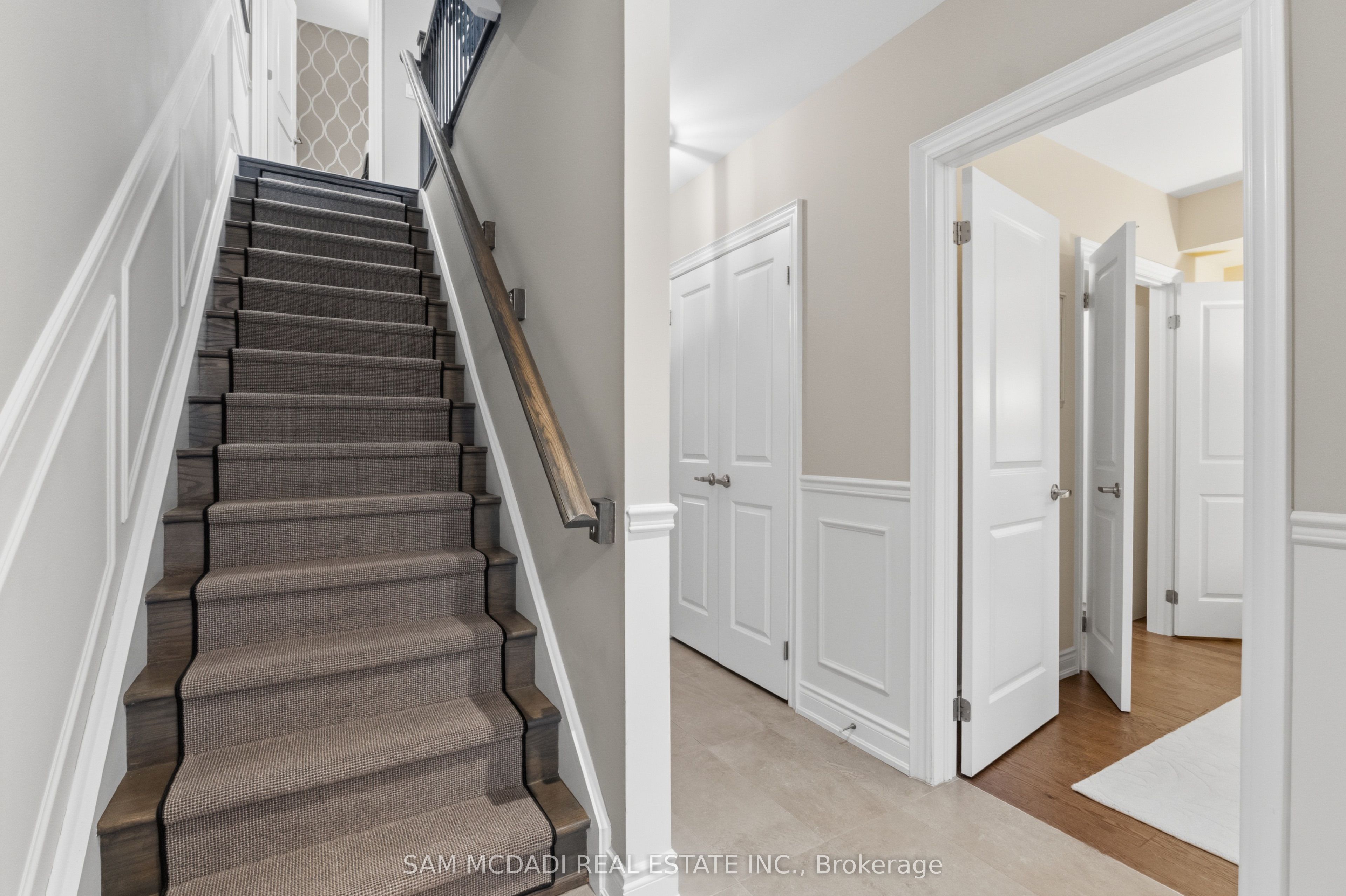 2029 Queensborough Gate Property Photo 4
