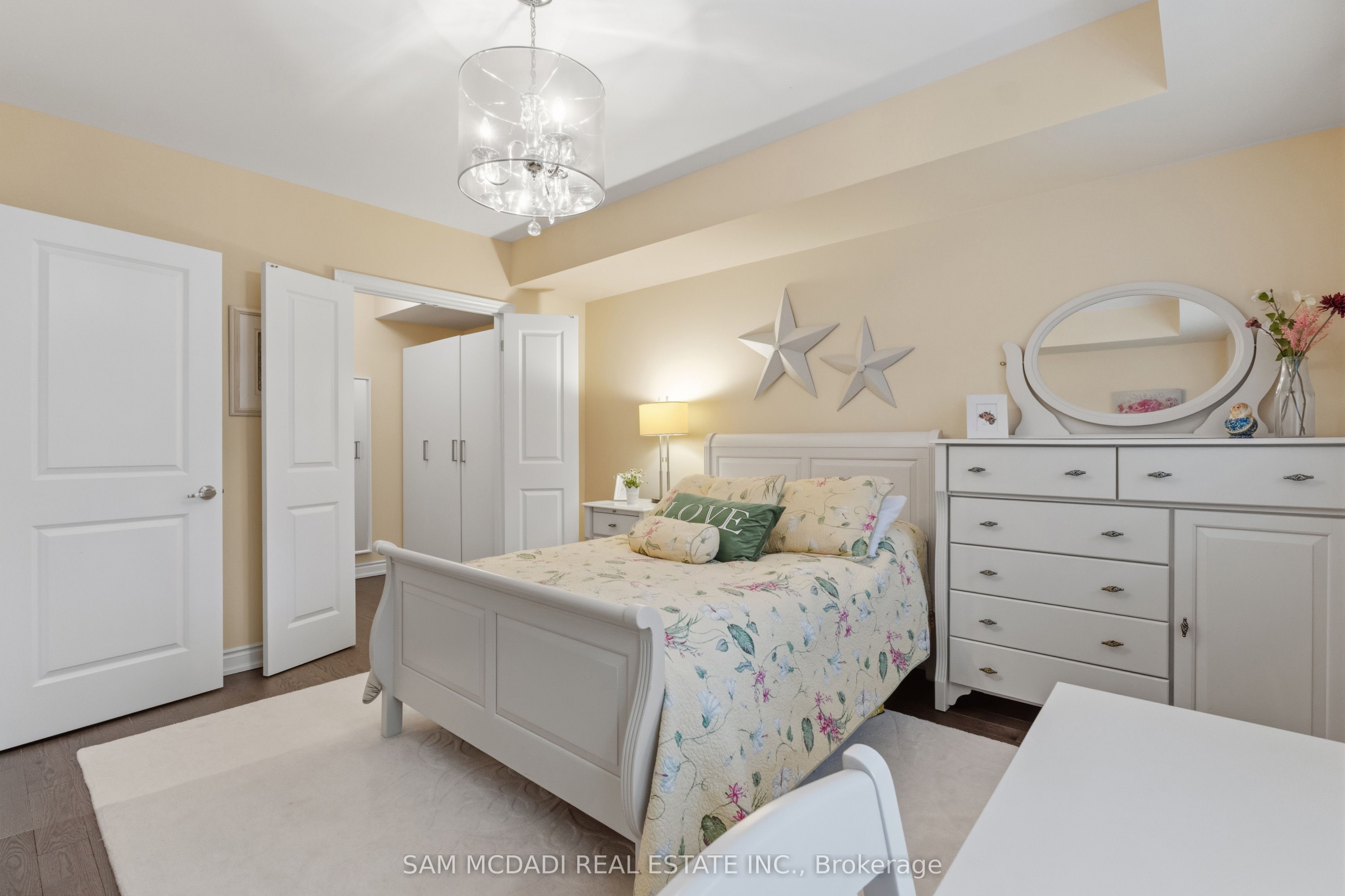 2029 Queensborough Gate Property Photo 6