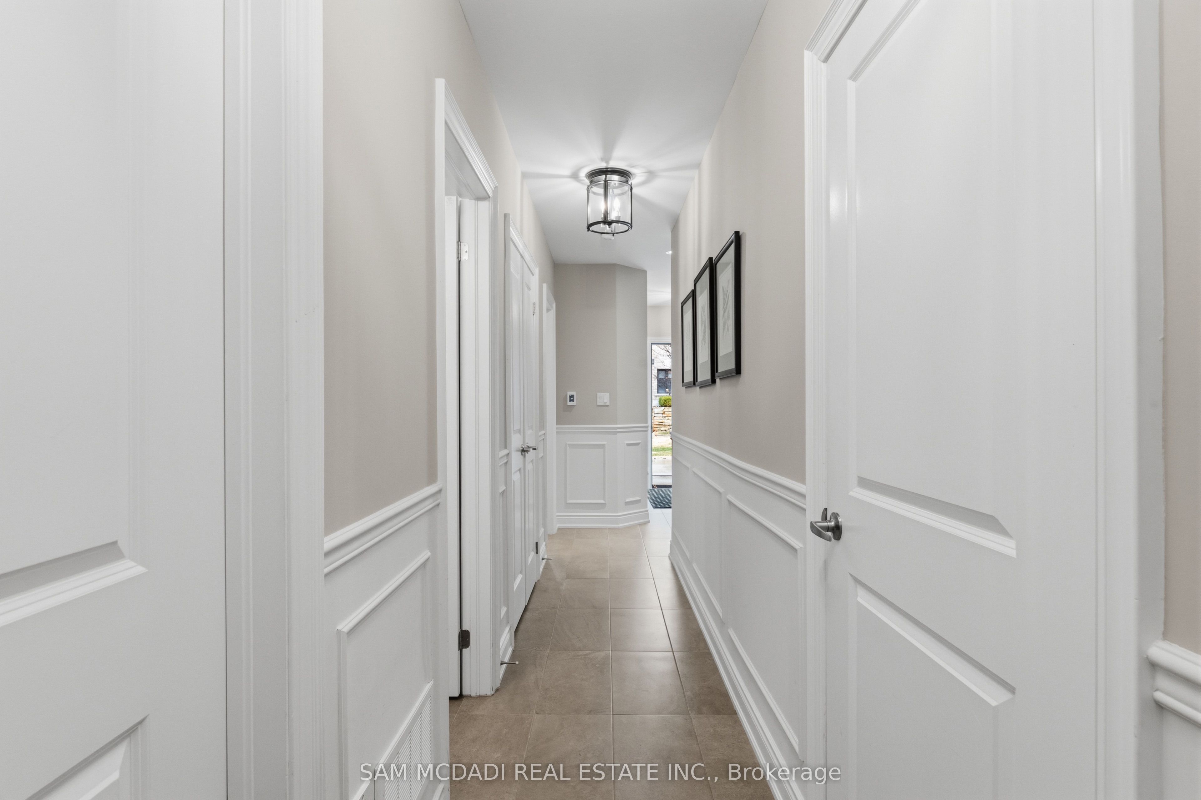 2029 Queensborough Gate Property Photo 9