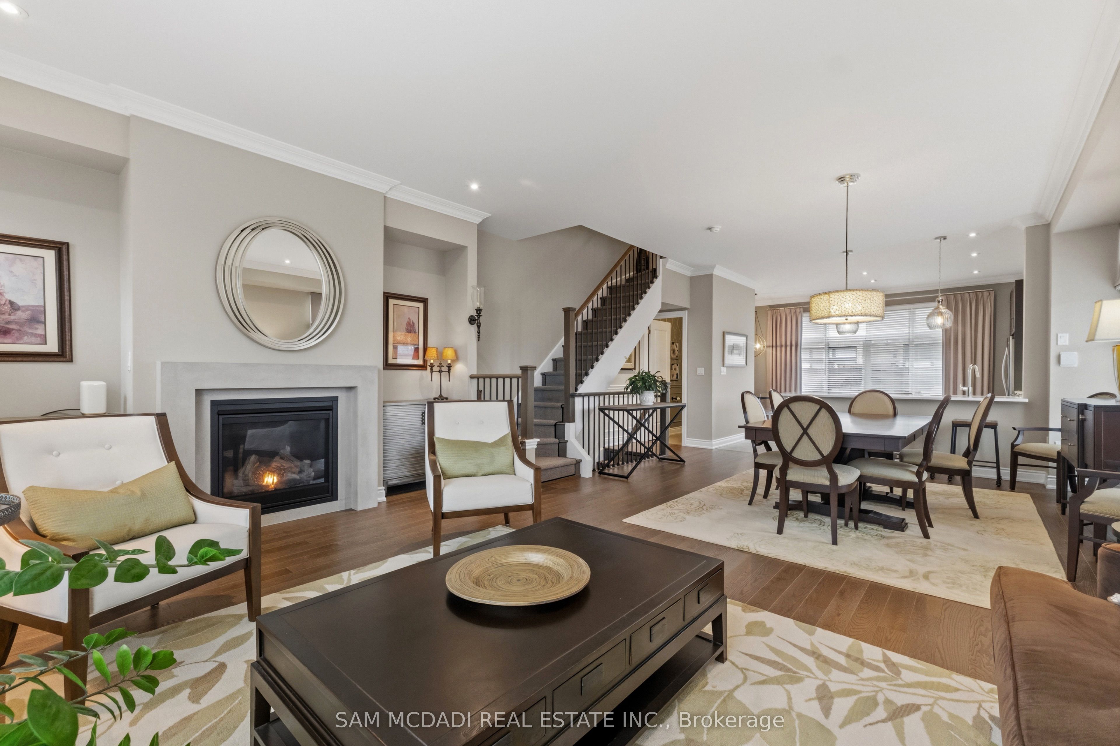 2029 Queensborough Gate Property Photo 13
