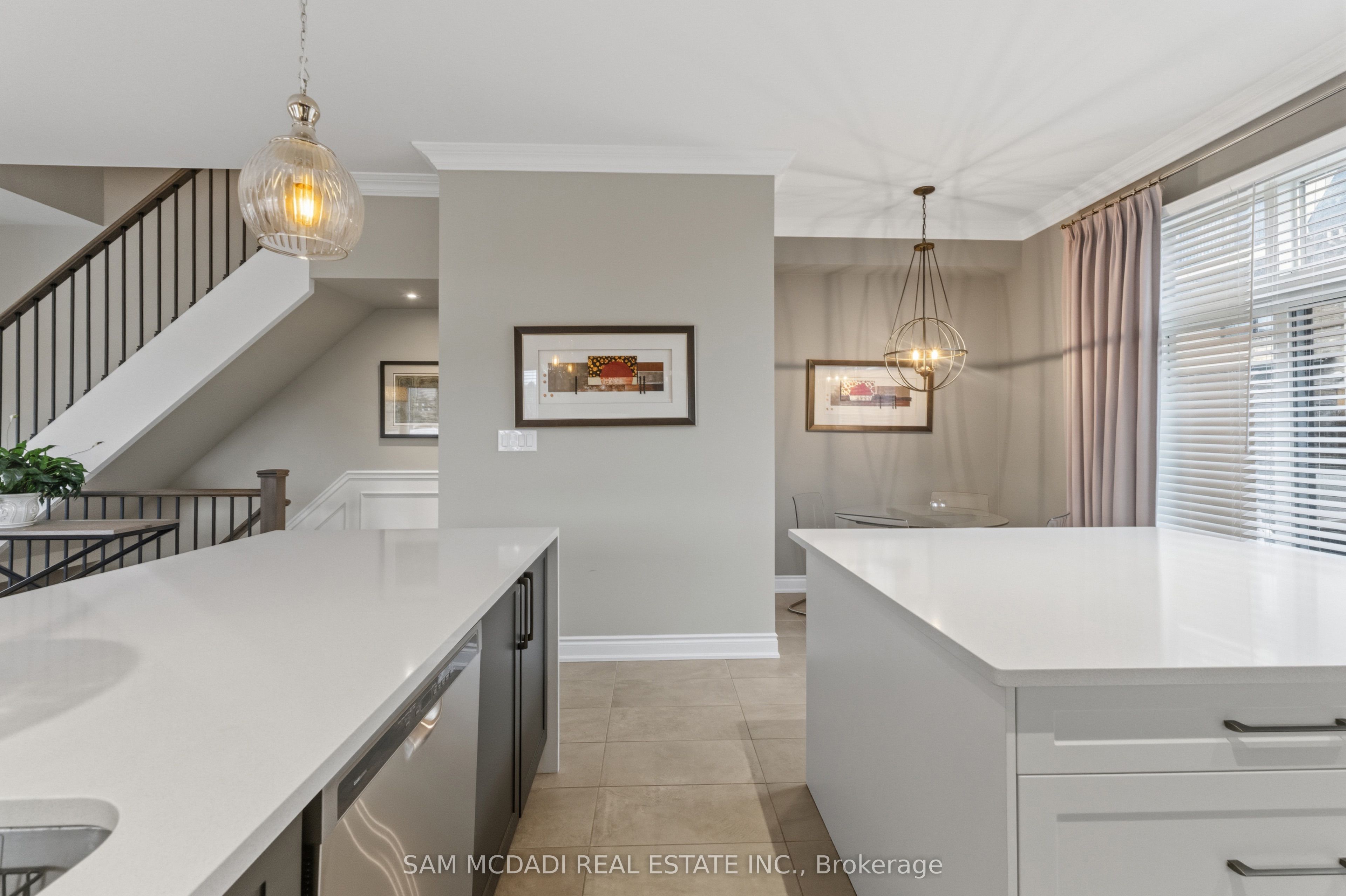2029 Queensborough Gate Property Photo 17