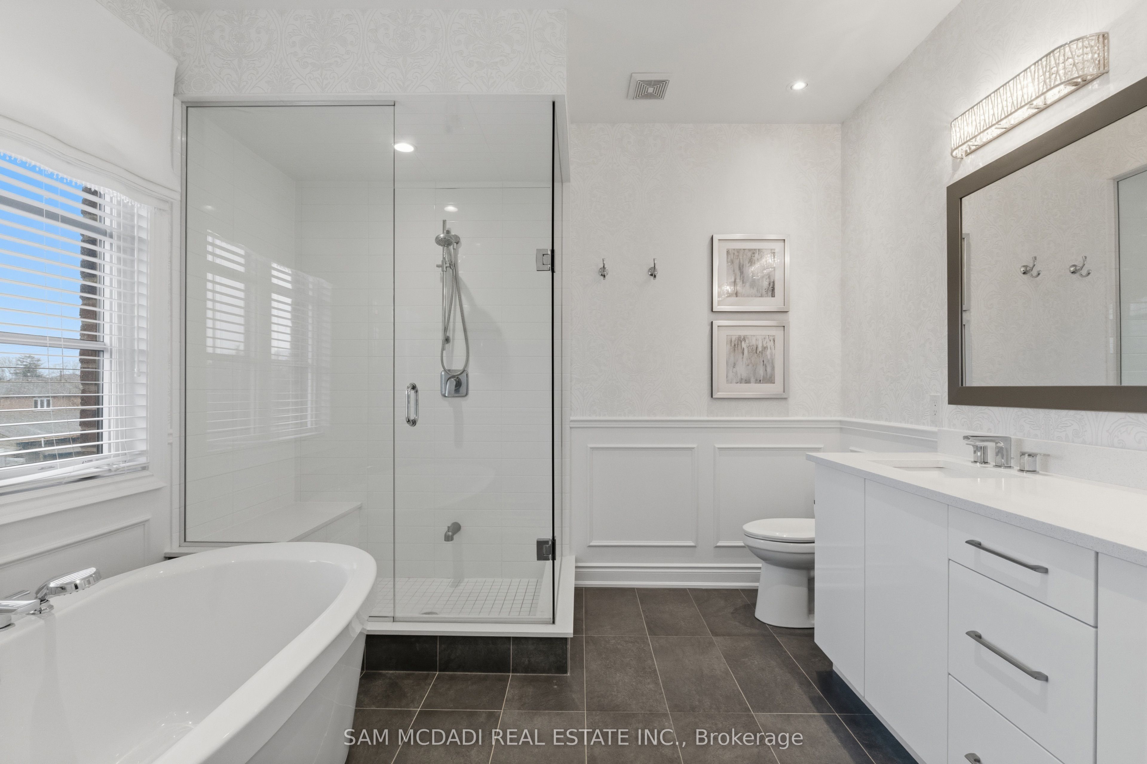 2029 Queensborough Gate Property Photo 23