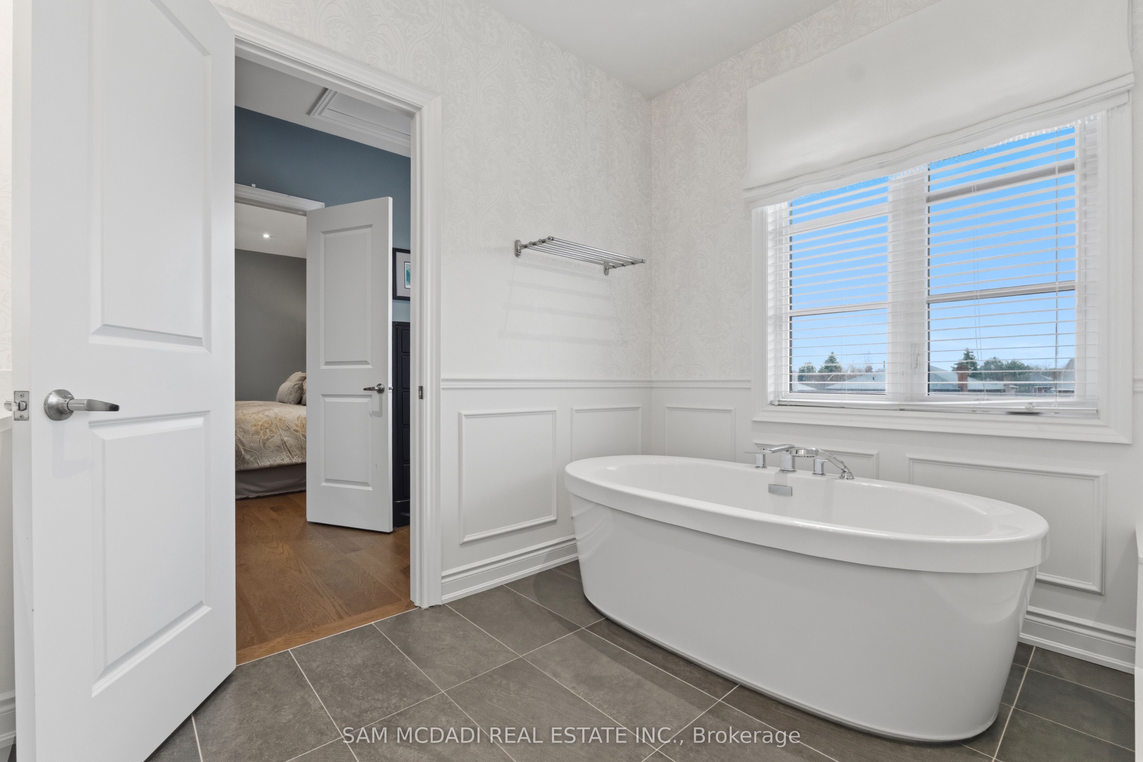 2029 Queensborough Gate Property Photo 25
