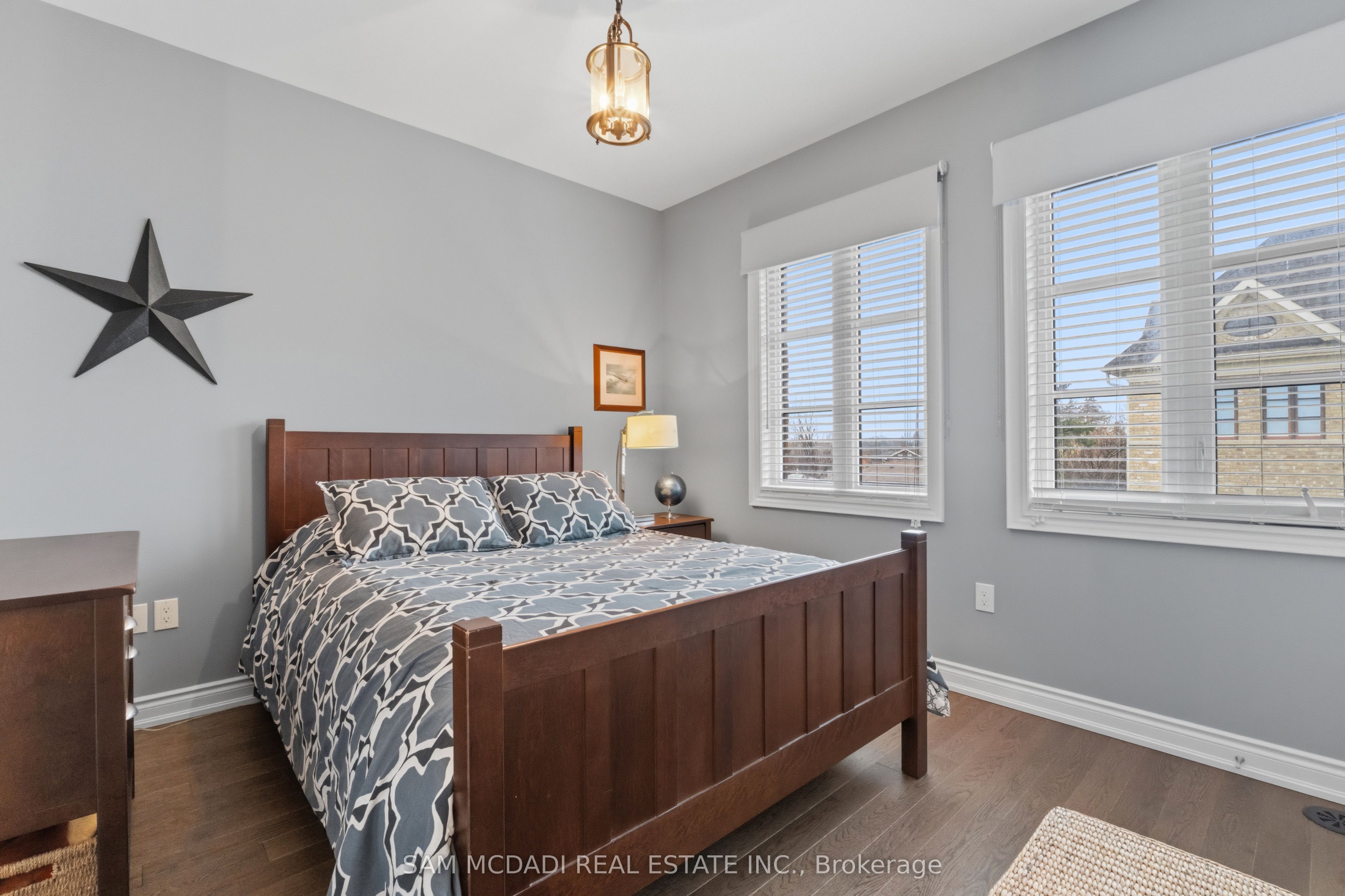 2029 Queensborough Gate Property Photo 27