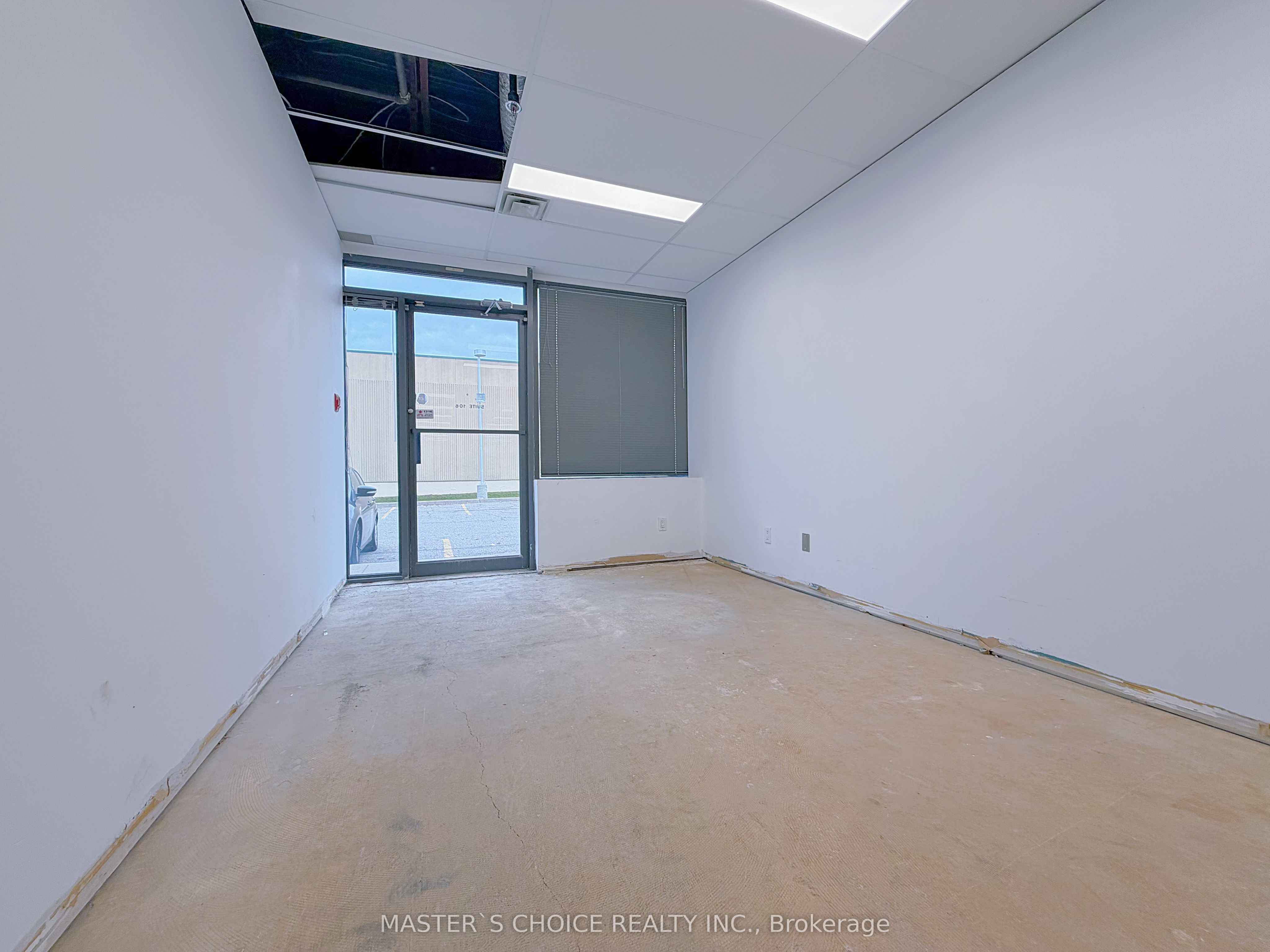 160 Traders Boulevard E 107 Property Photo 3