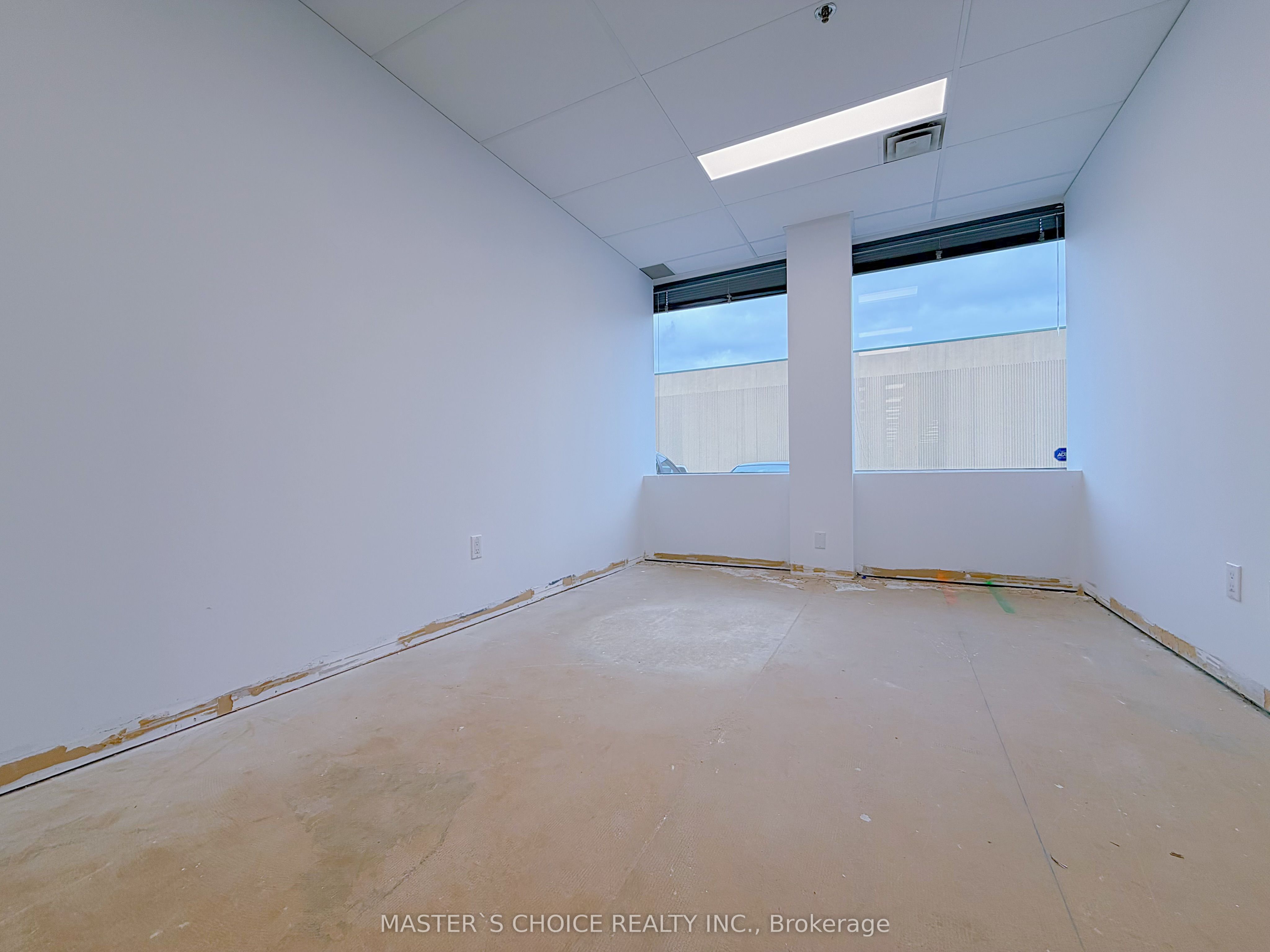 160 Traders Boulevard E 107 Property Photo 4