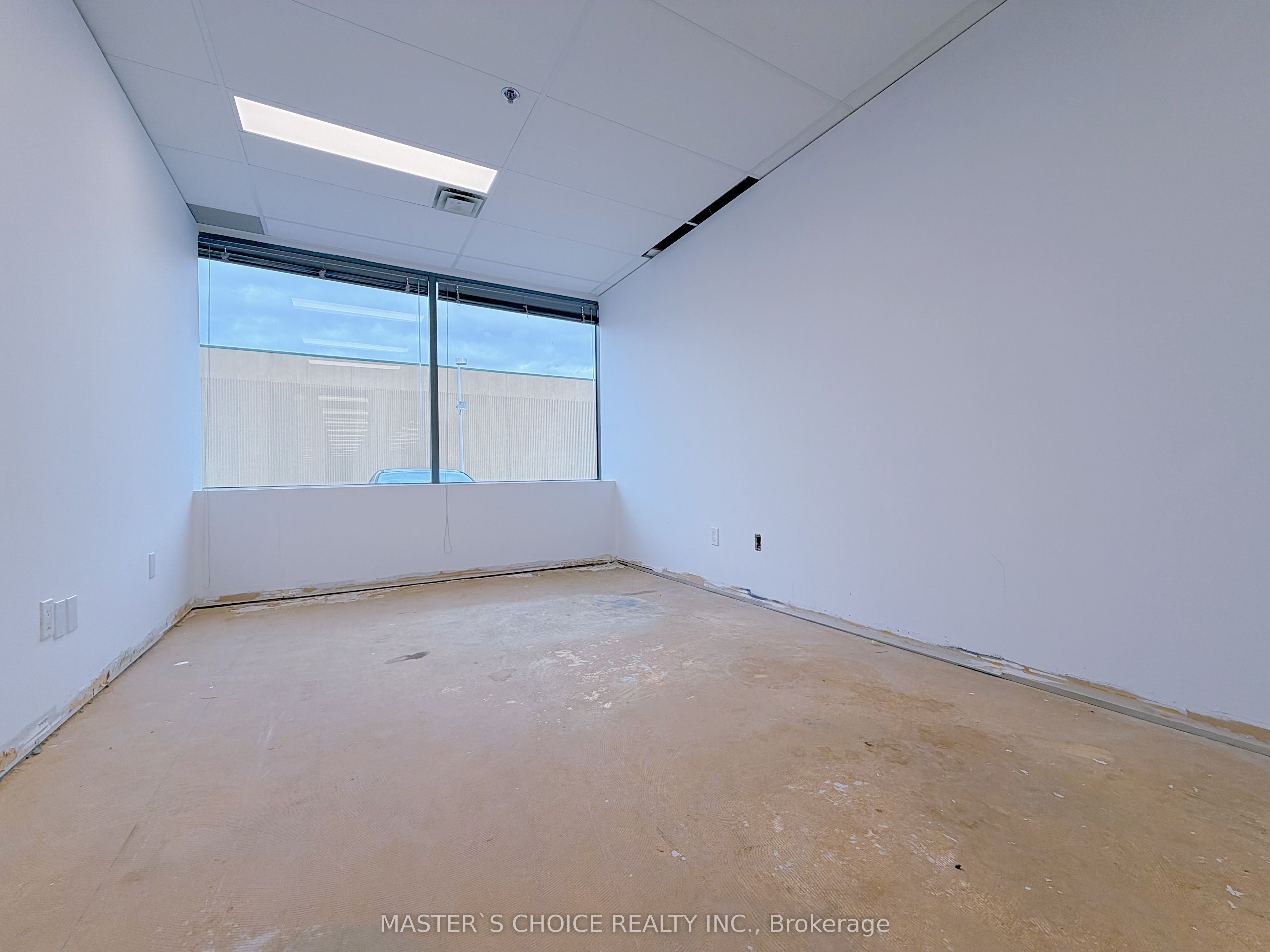 160 Traders Boulevard E 107 Property Photo 5