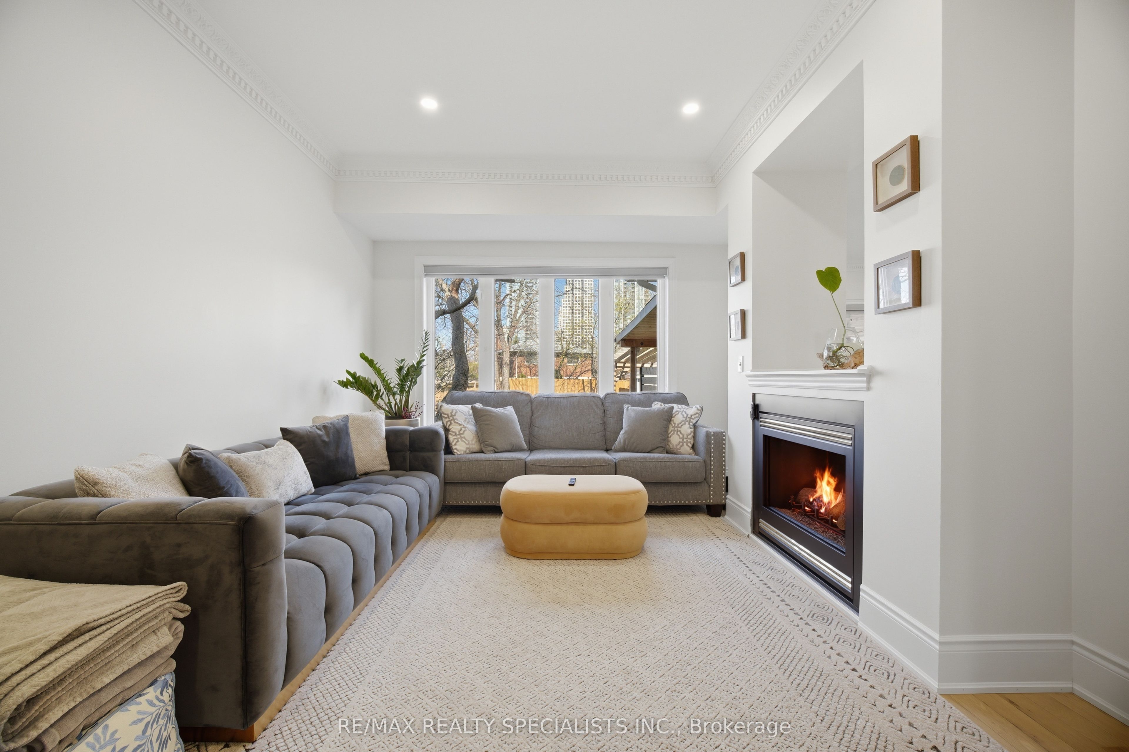 57 Fairview Road W Property Photo 8