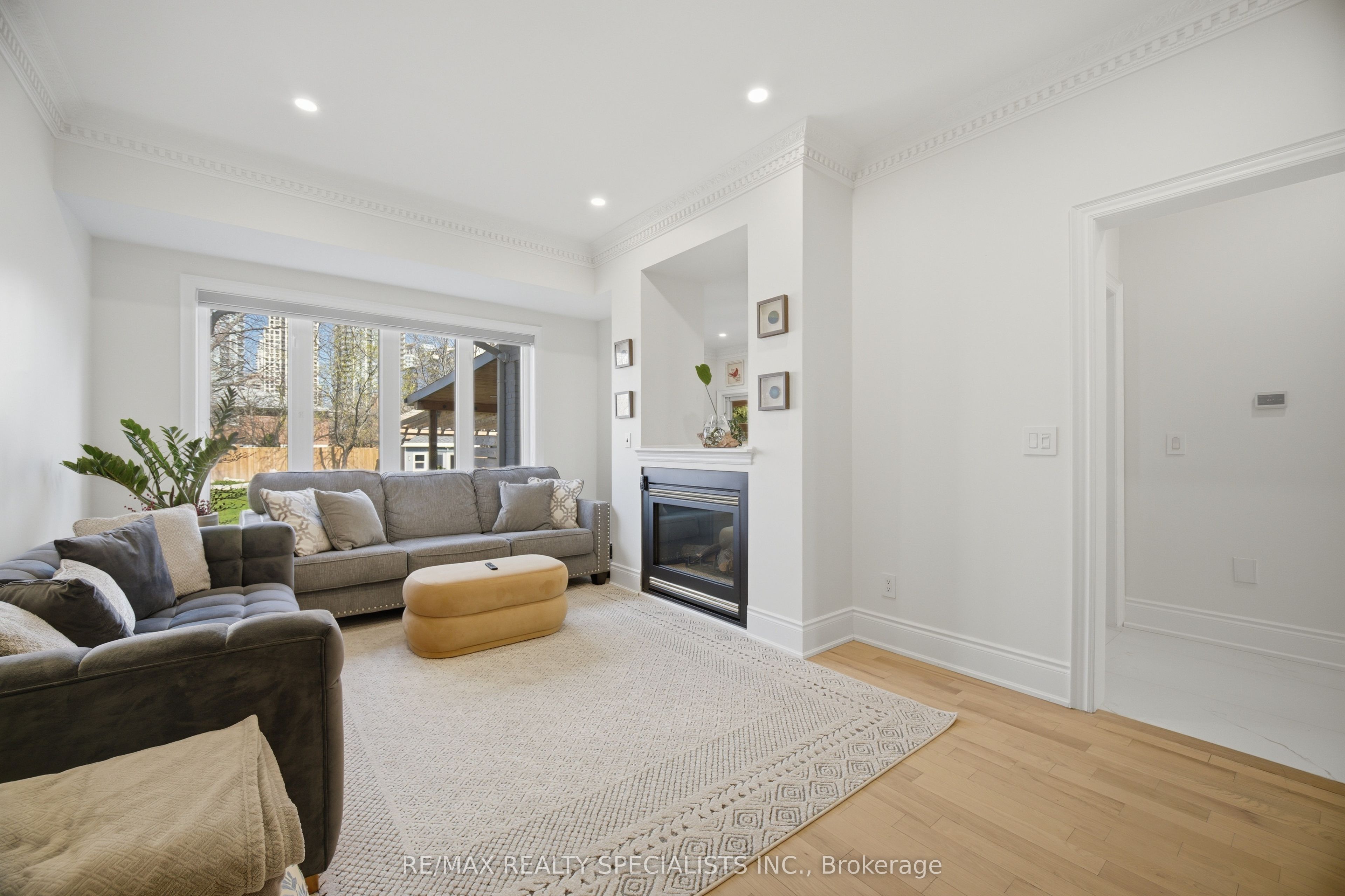 57 Fairview Road W Property Photo 9