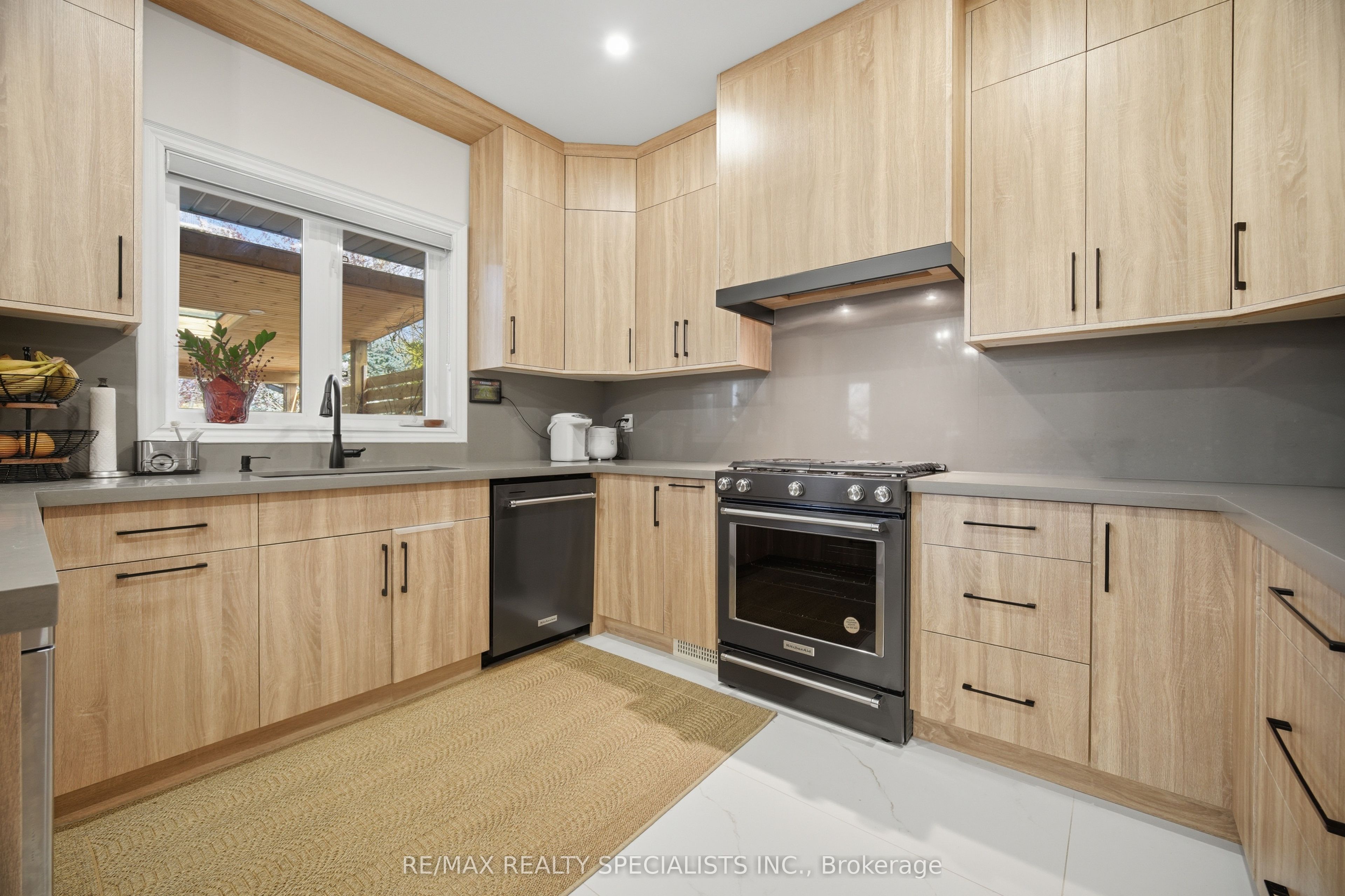 57 Fairview Road W Property Photo 11