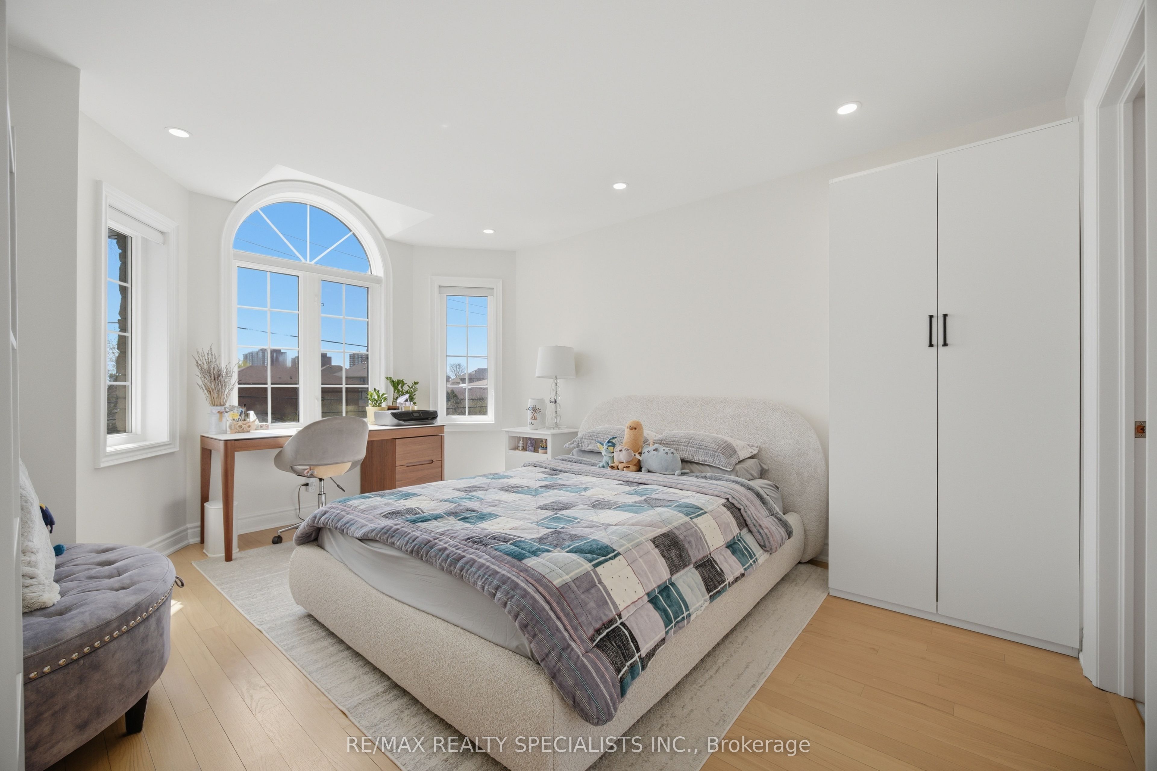 57 Fairview Road W Property Photo 30