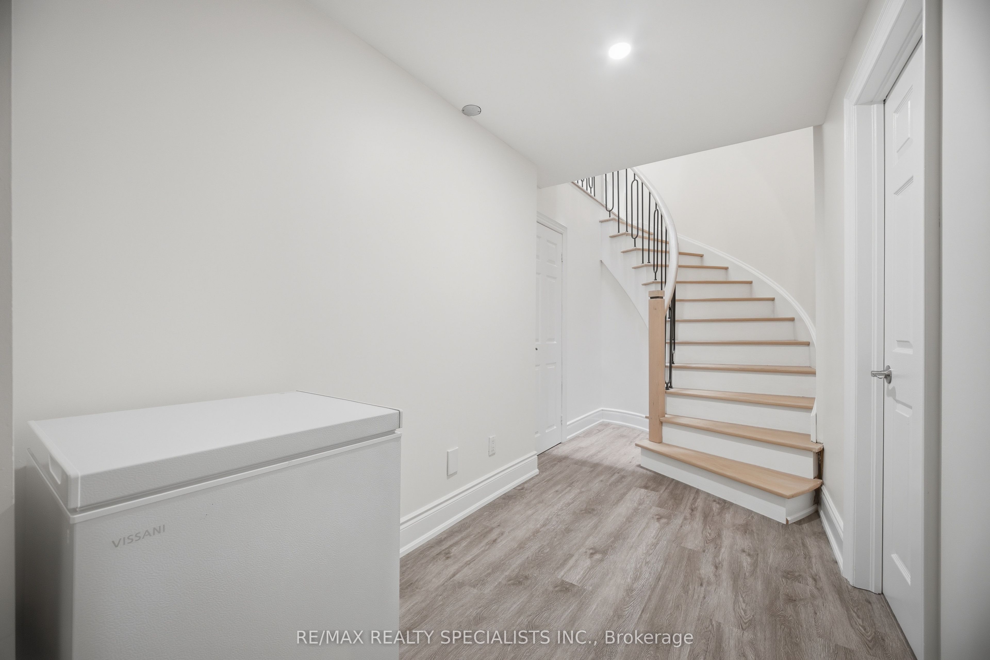 57 Fairview Road W Property Photo 34