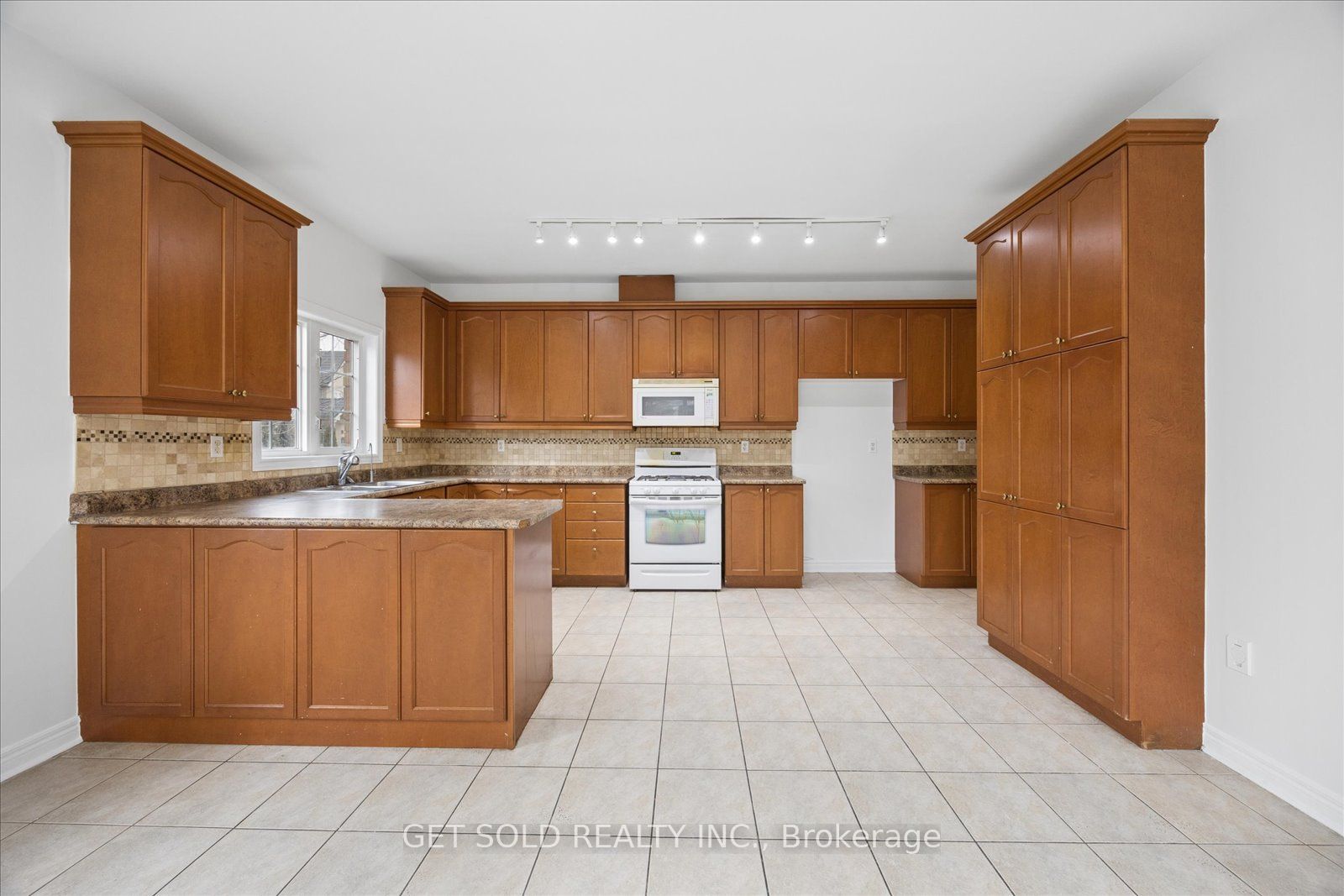16 Deerchase Road Property Photo 18