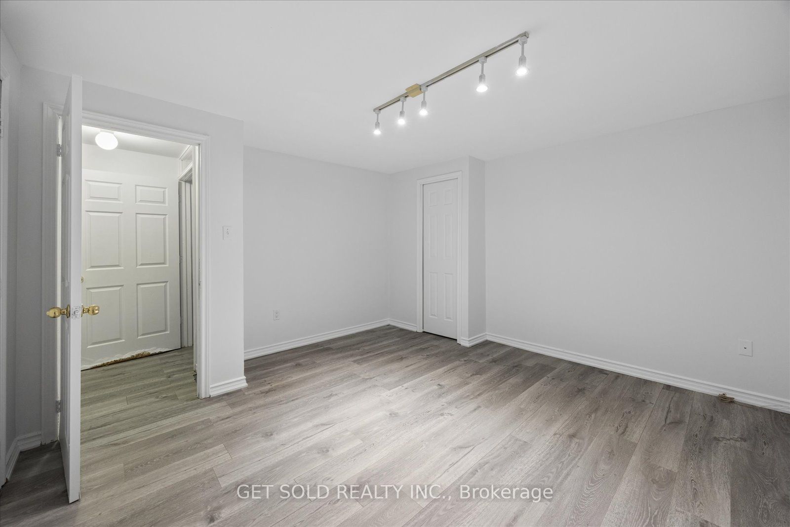 16 Deerchase Road Property Photo 38