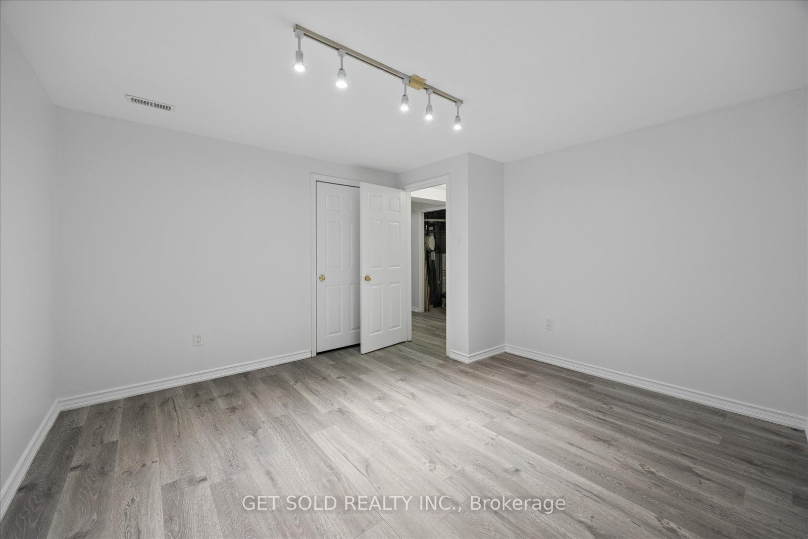 16 Deerchase Road Property Photo 39