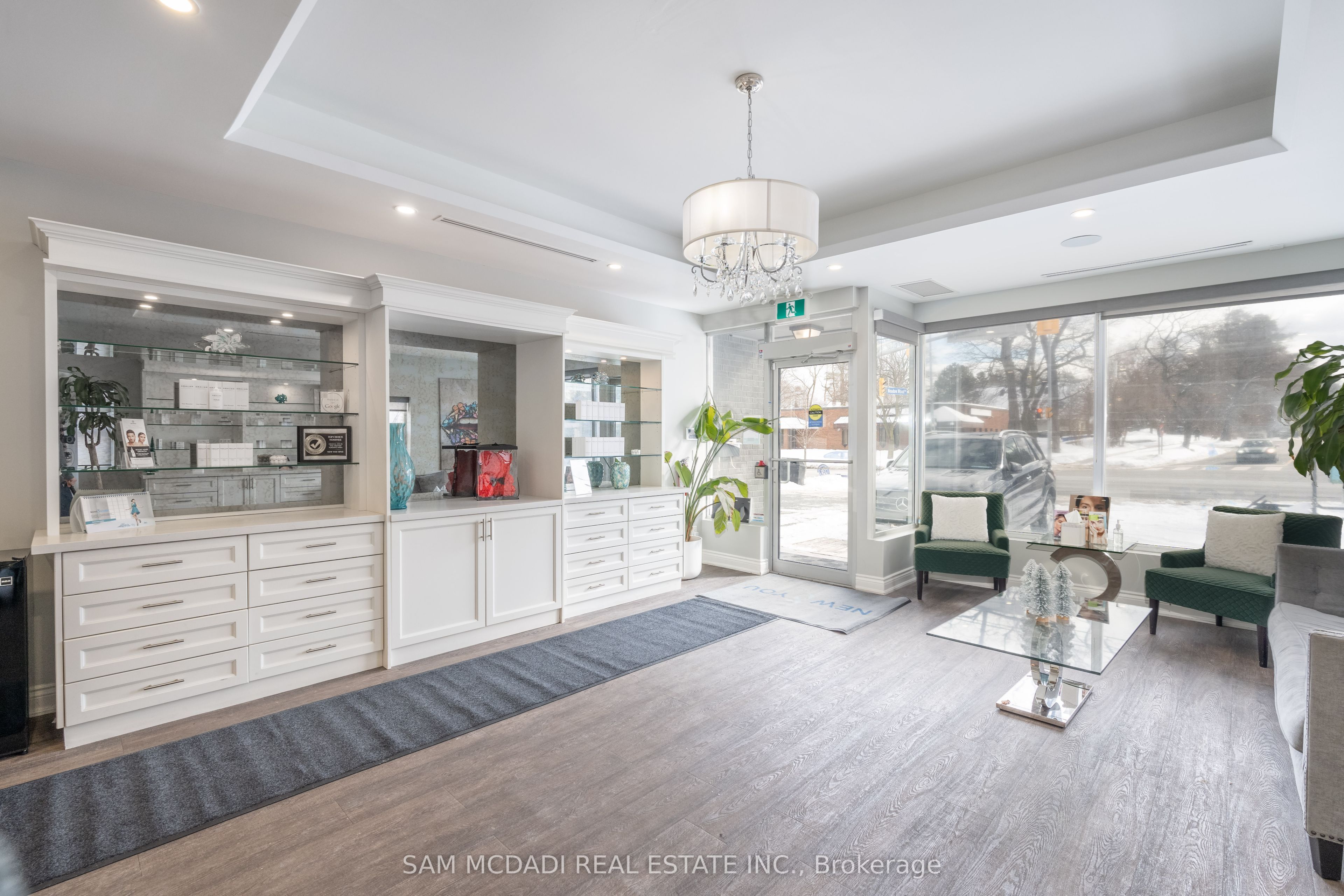 1651 Lakeshore Road W Property Photo 8