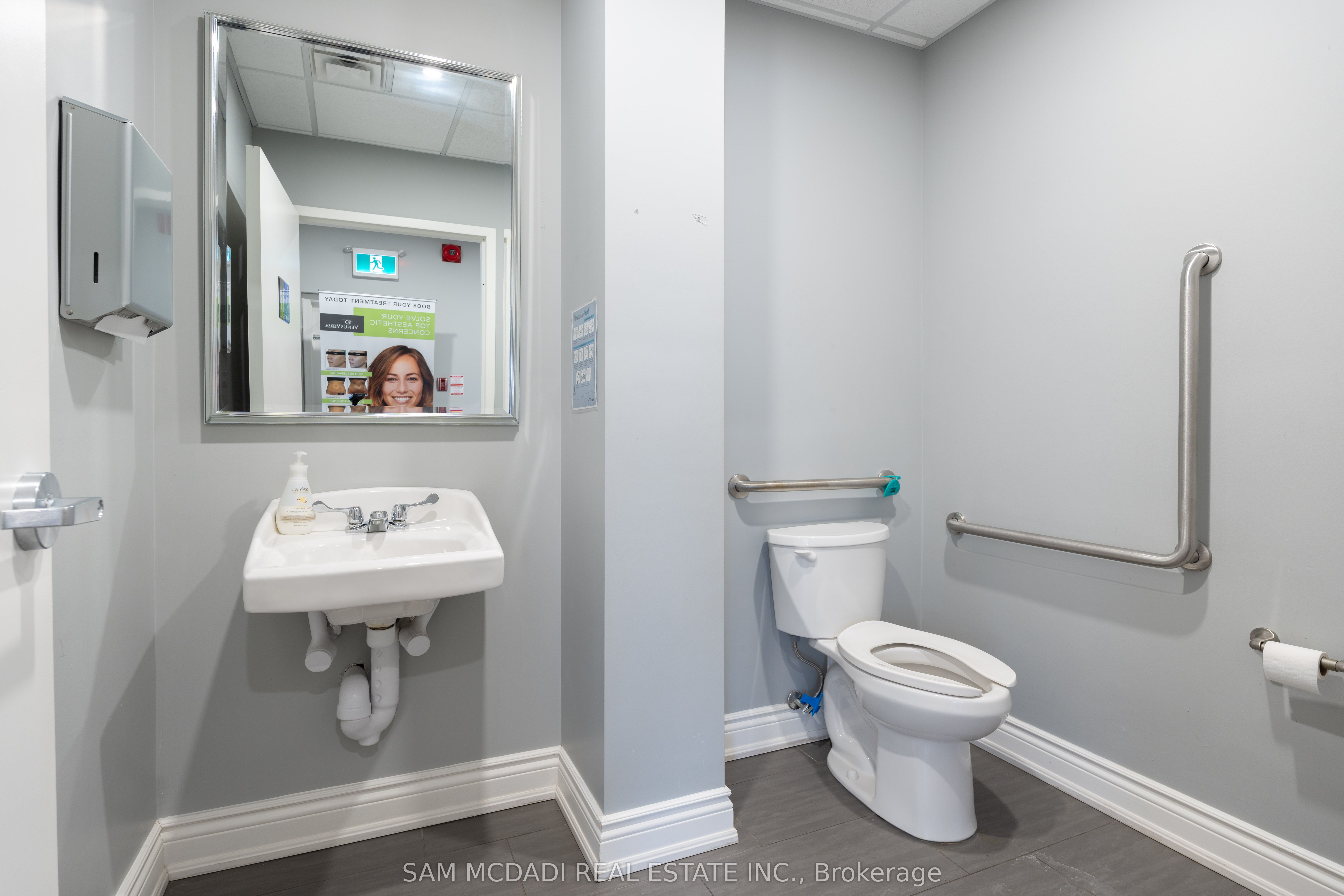 1651 Lakeshore Road W Property Photo 13