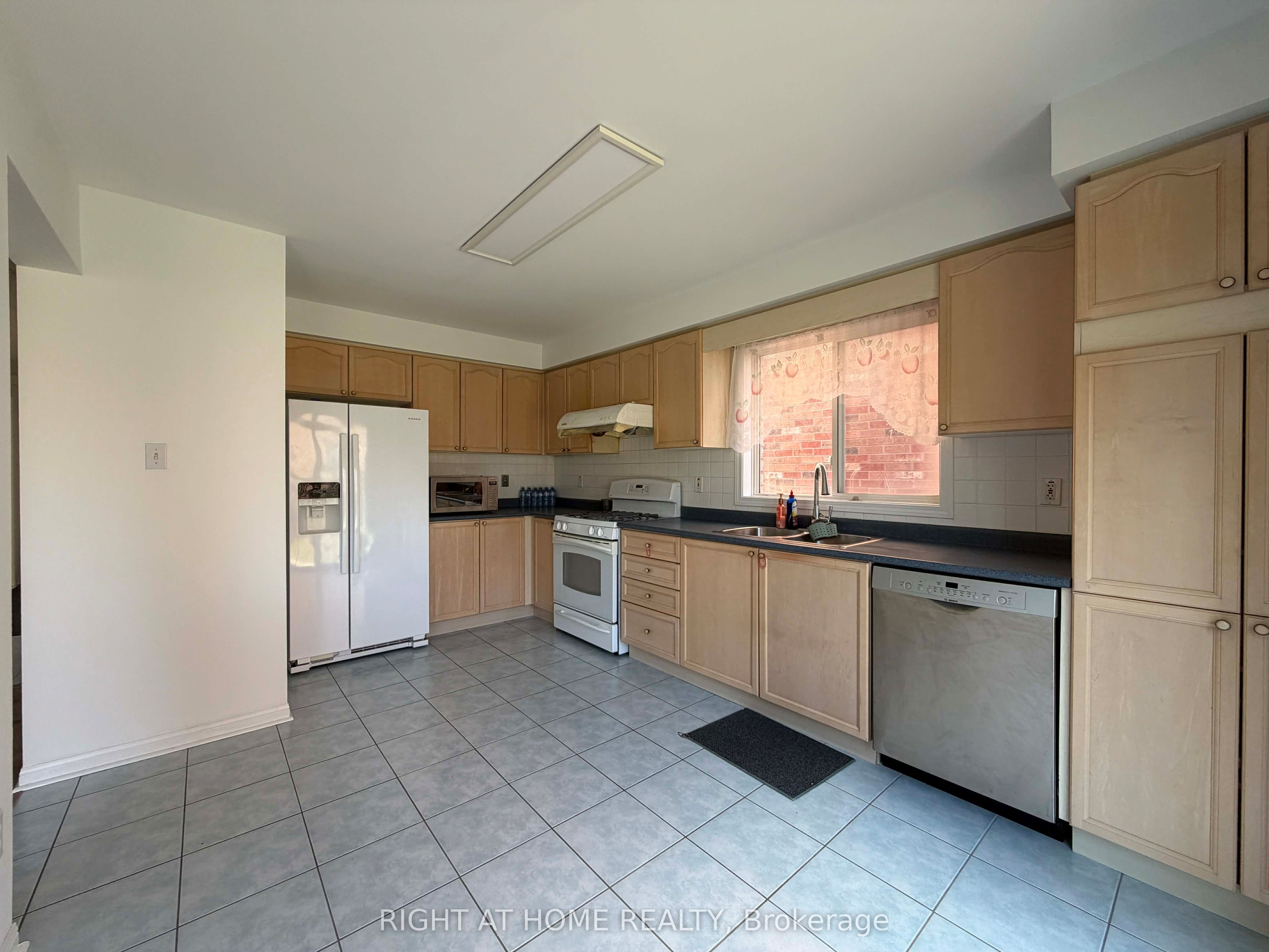 677 Irving Terrace Property Photo 10