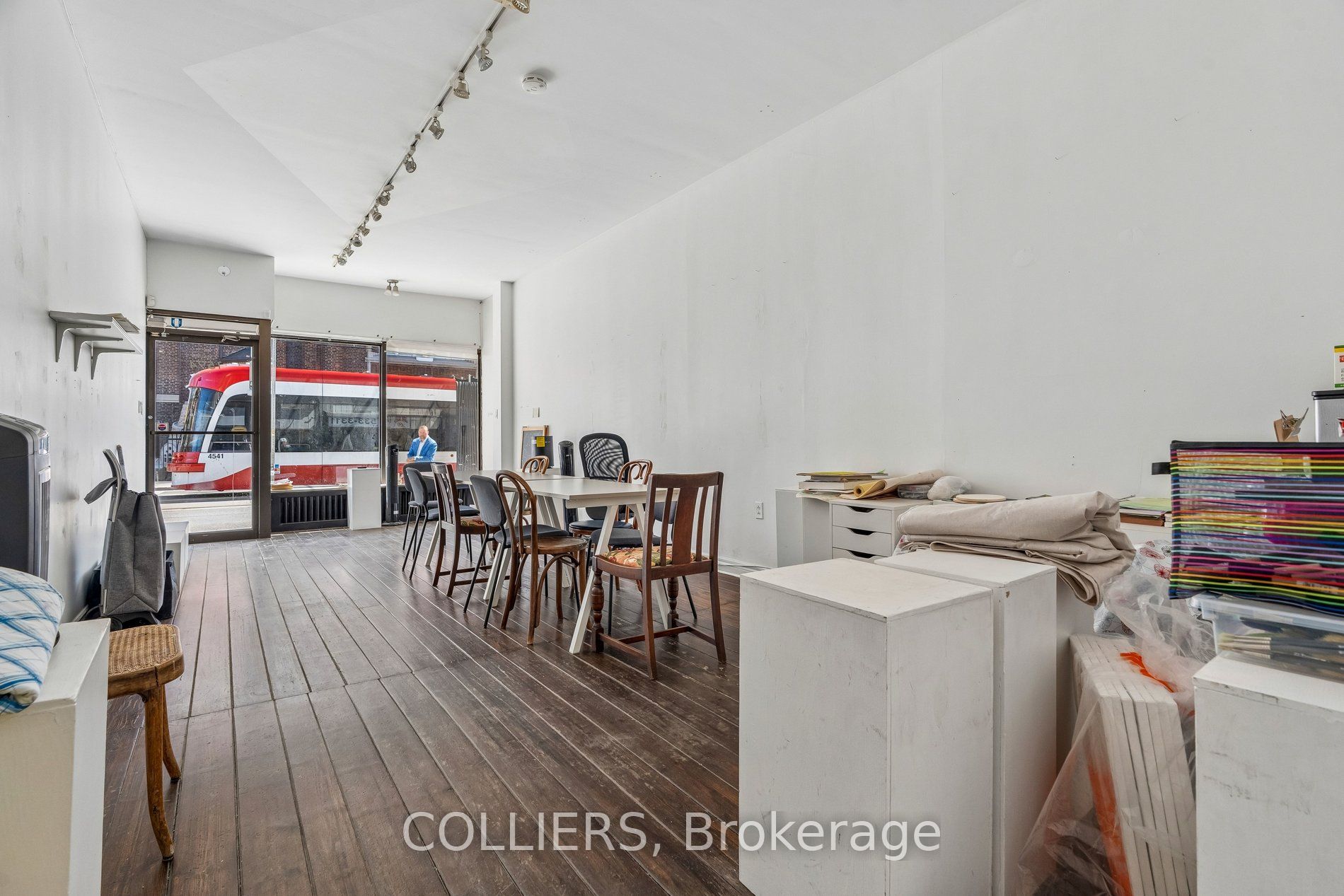 1594 Queen Street W Property Photo 6