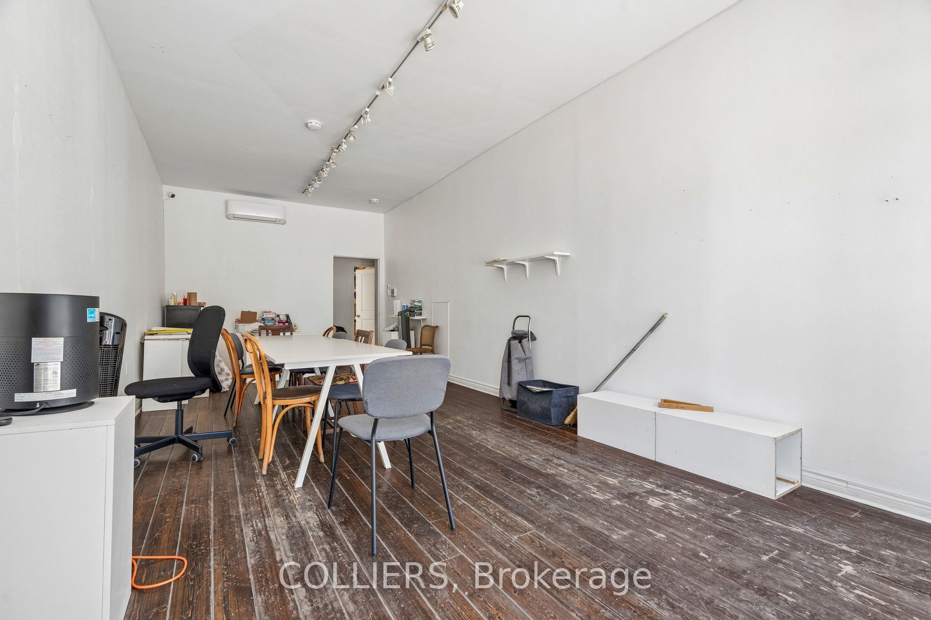 1594 Queen Street W Property Photo 7
