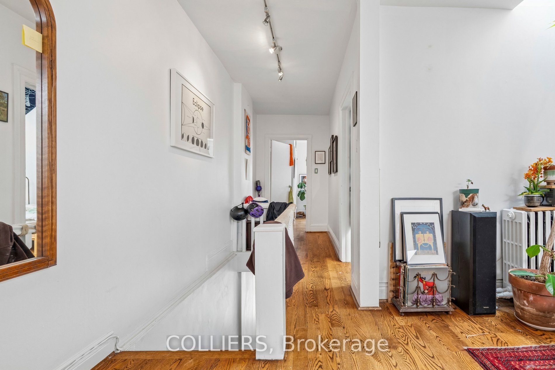 1594 Queen Street W Property Photo 11