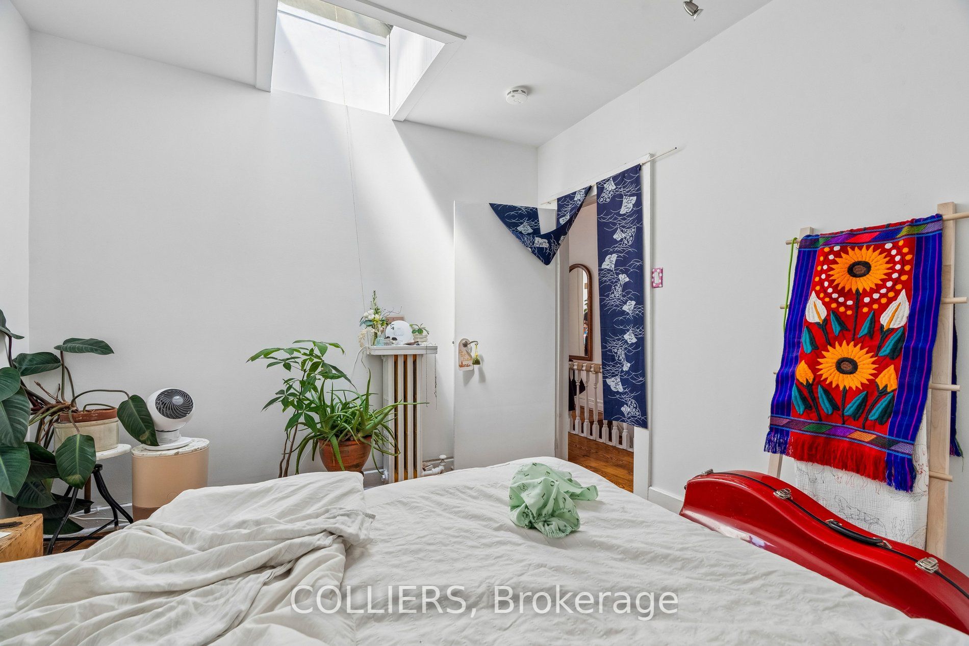 1594 Queen Street W Property Photo 13
