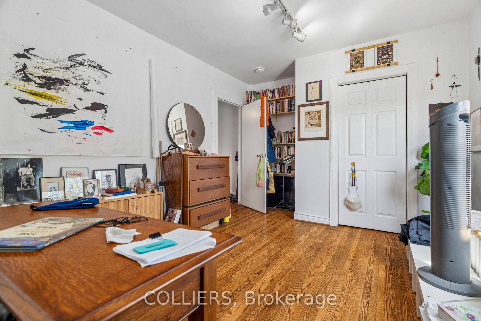 1594 Queen Street W Property Photo 14