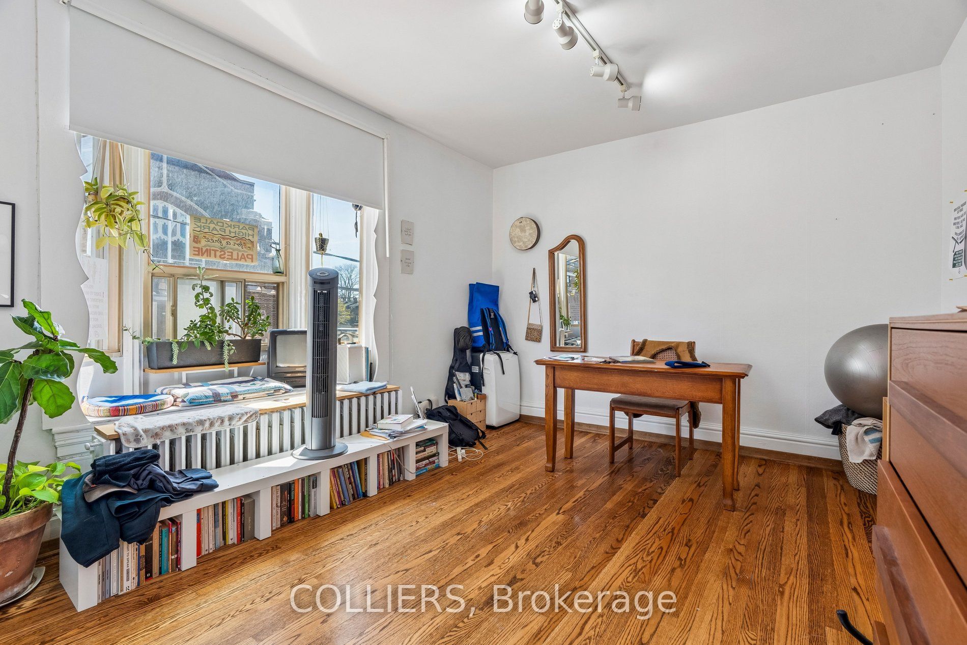 1594 Queen Street W Property Photo 15