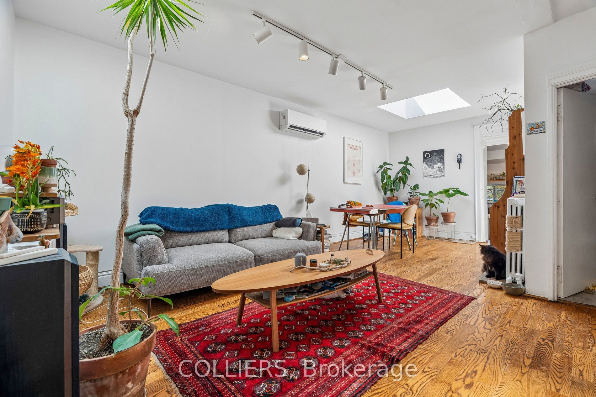 1594 Queen Street W Property Photo 16
