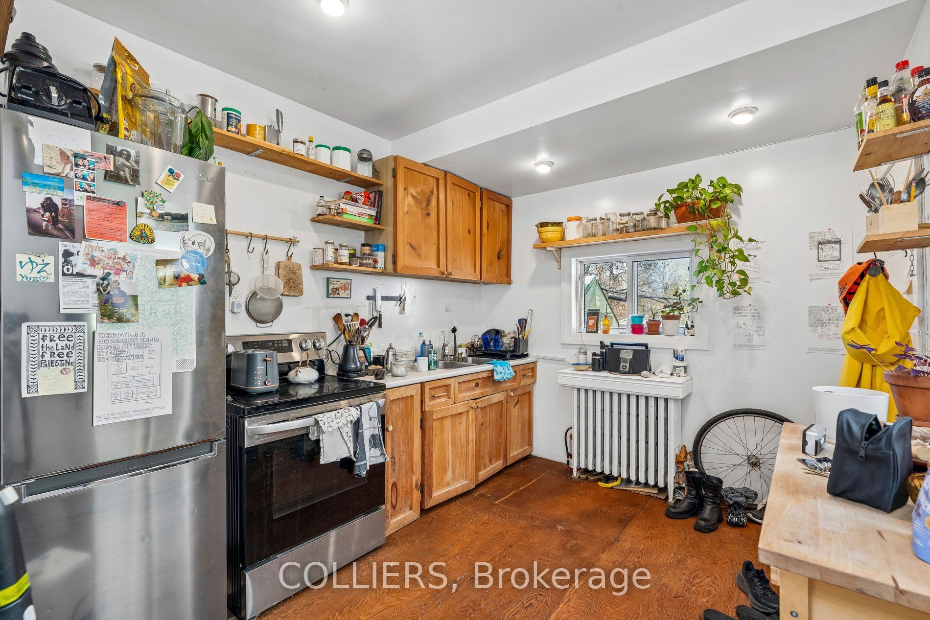 1594 Queen Street W Property Photo 17