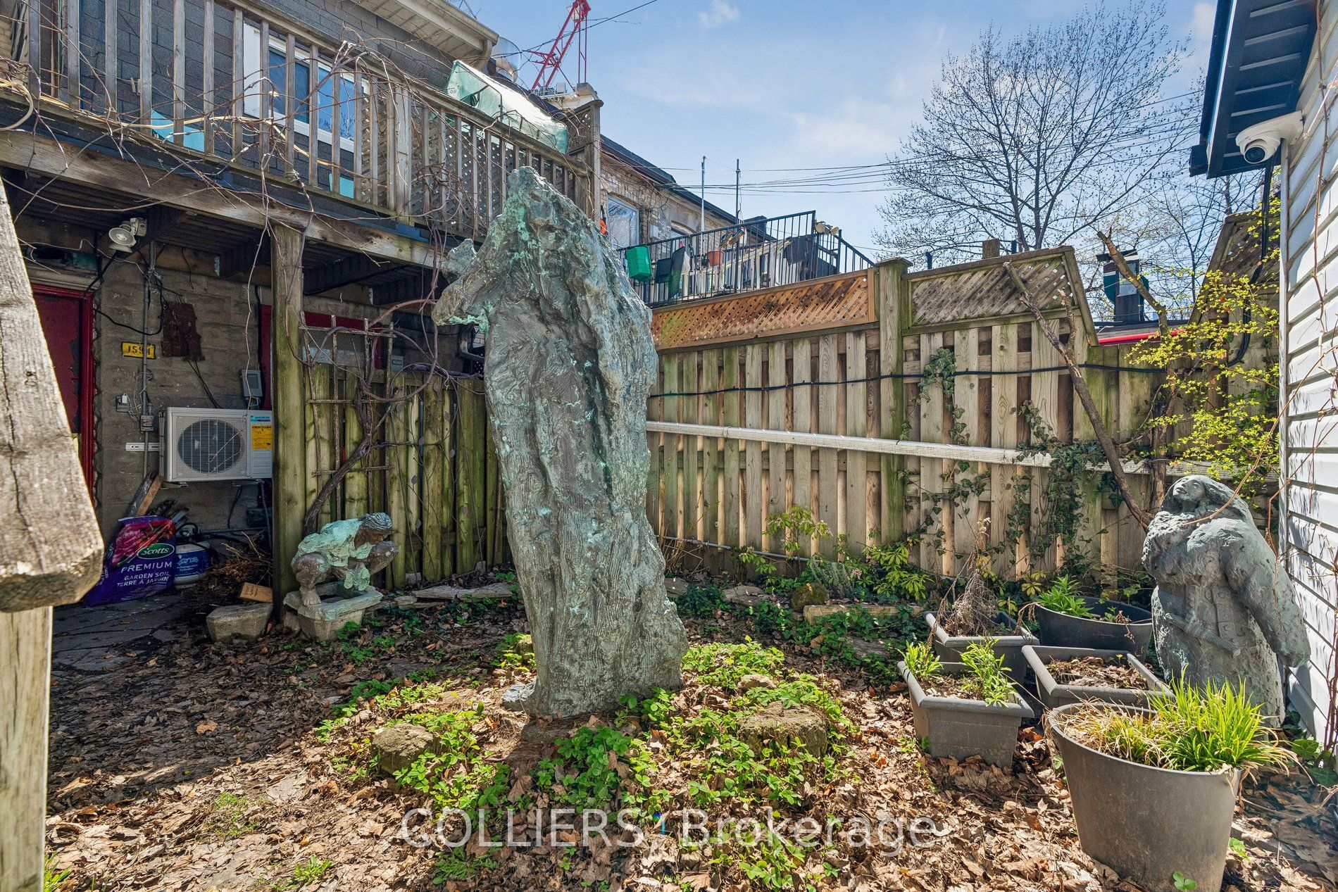 1594 Queen Street W Property Photo 19