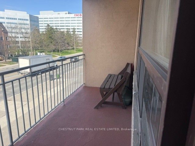 757 Lawrence Avenue W Property Photo 7