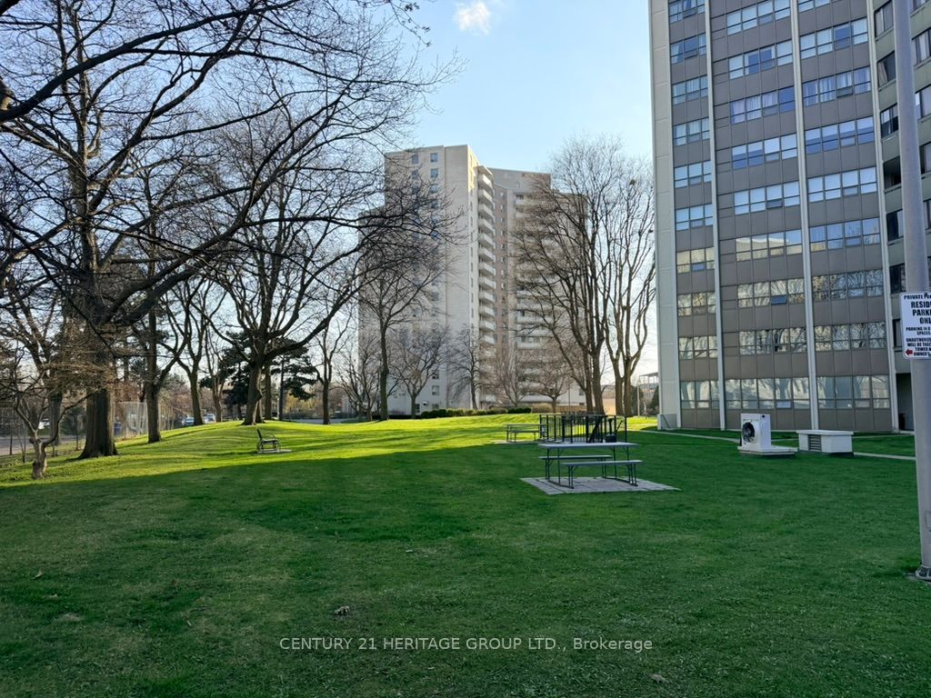 2323 Confederation Parkway 1408 Property Photo 3