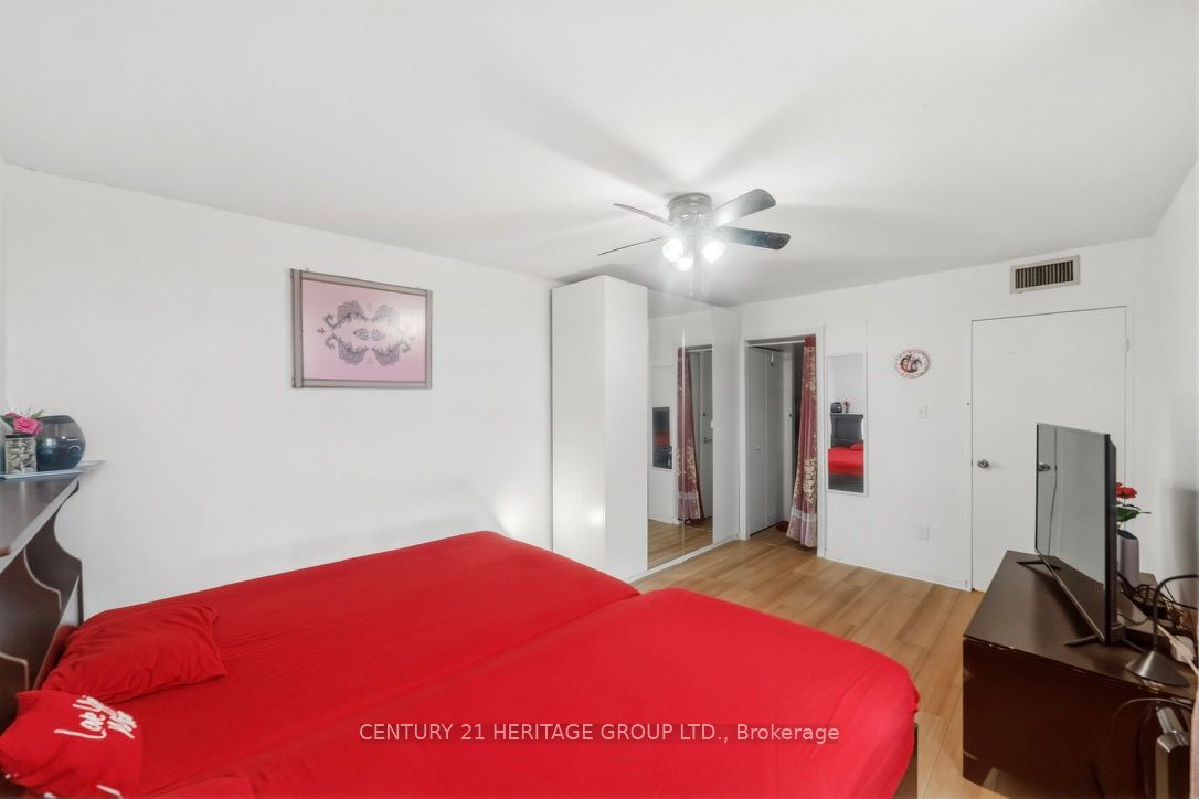2323 Confederation Parkway 1408 Property Photo 18