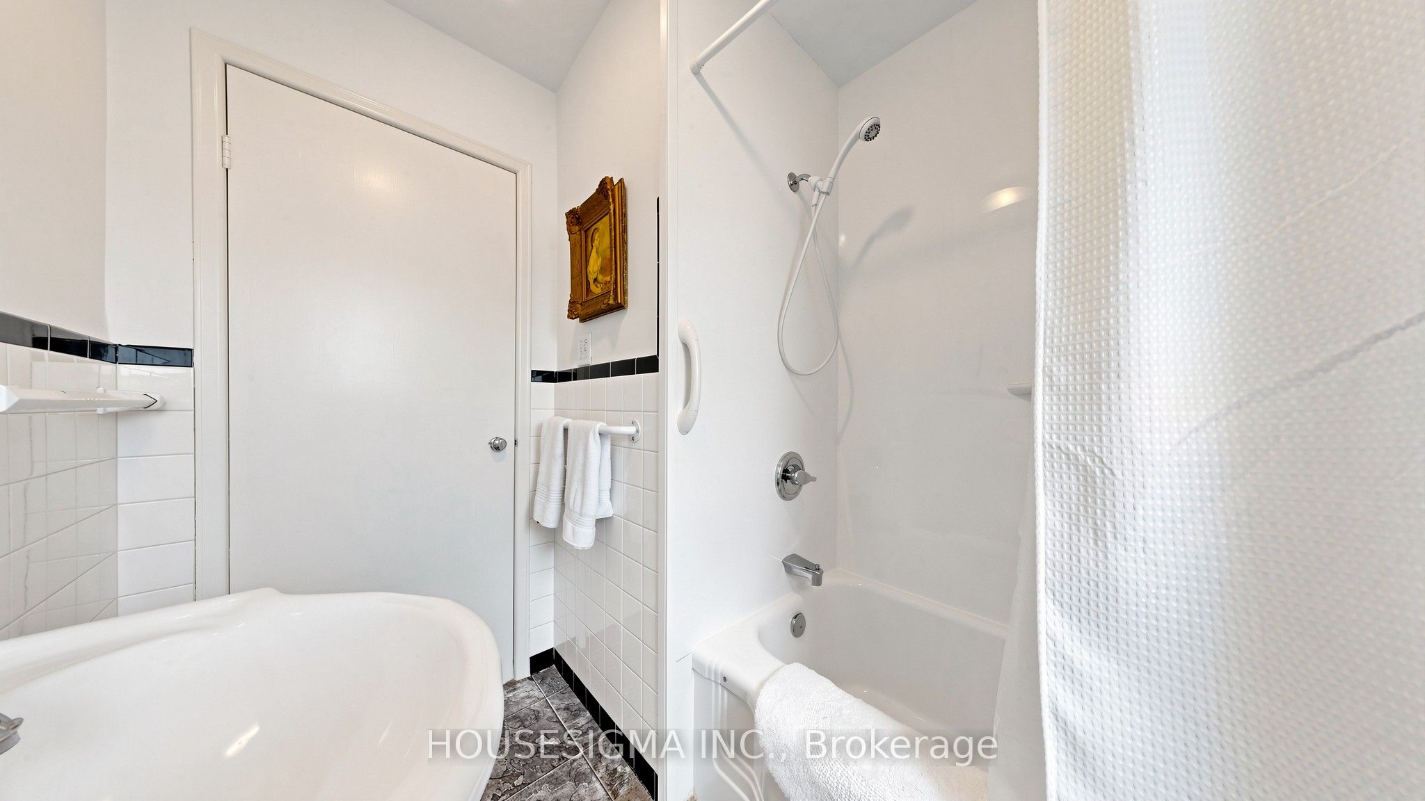 824 Brant Street 9 Property Photo 19