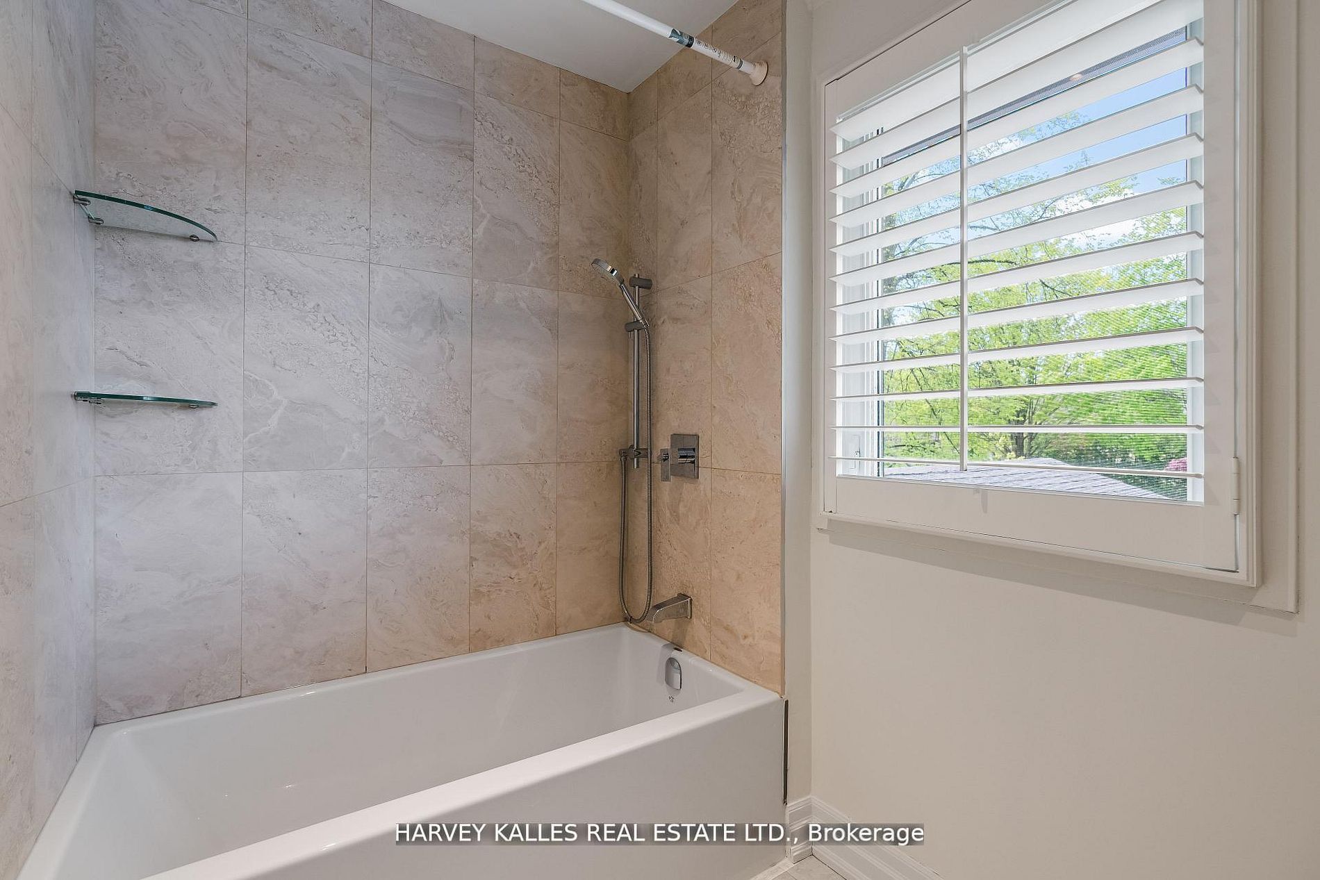 1268 Cermel Drive W Property Photo 24