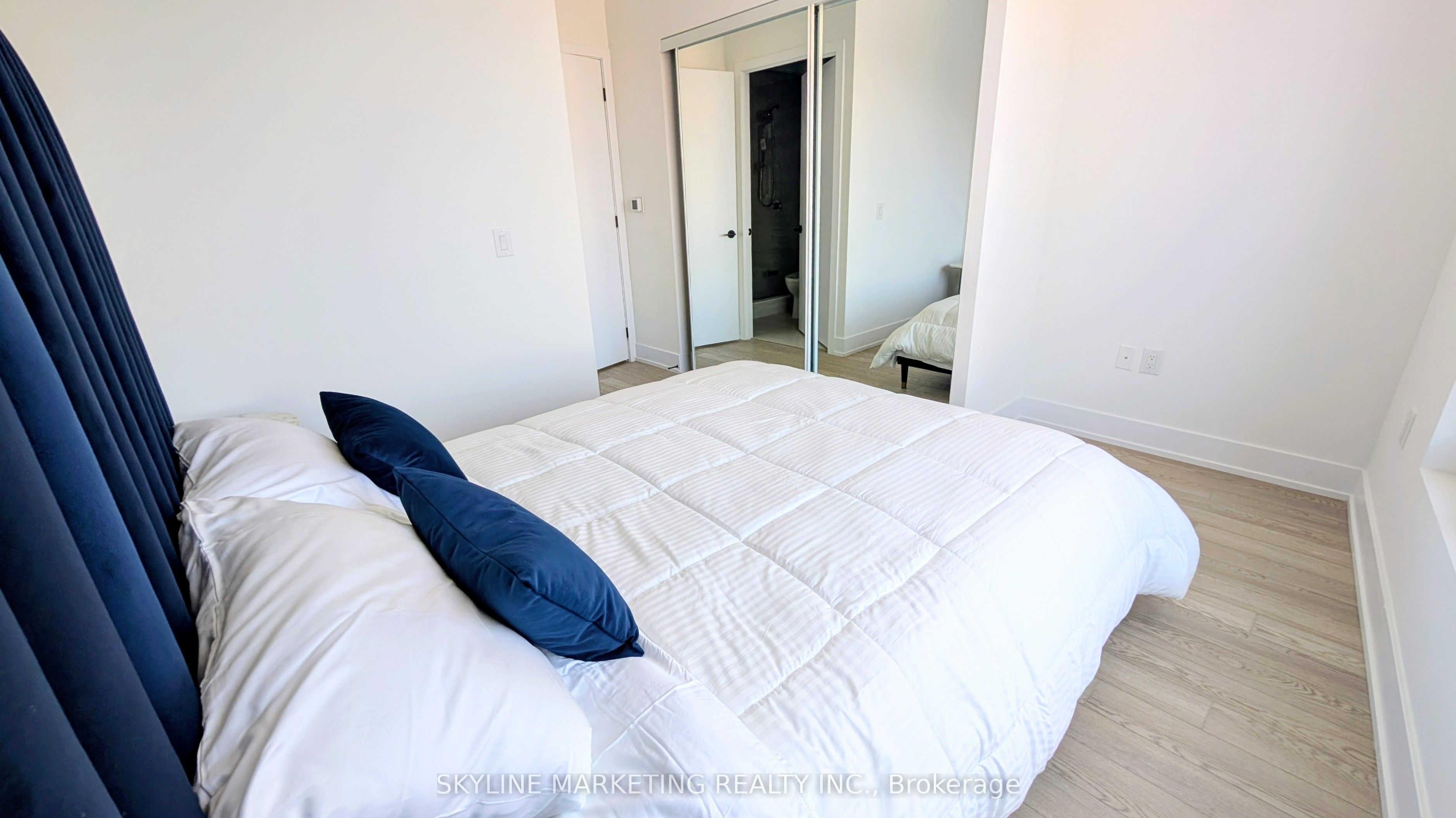 2450 Old Bronte Road 733 Property Photo 3