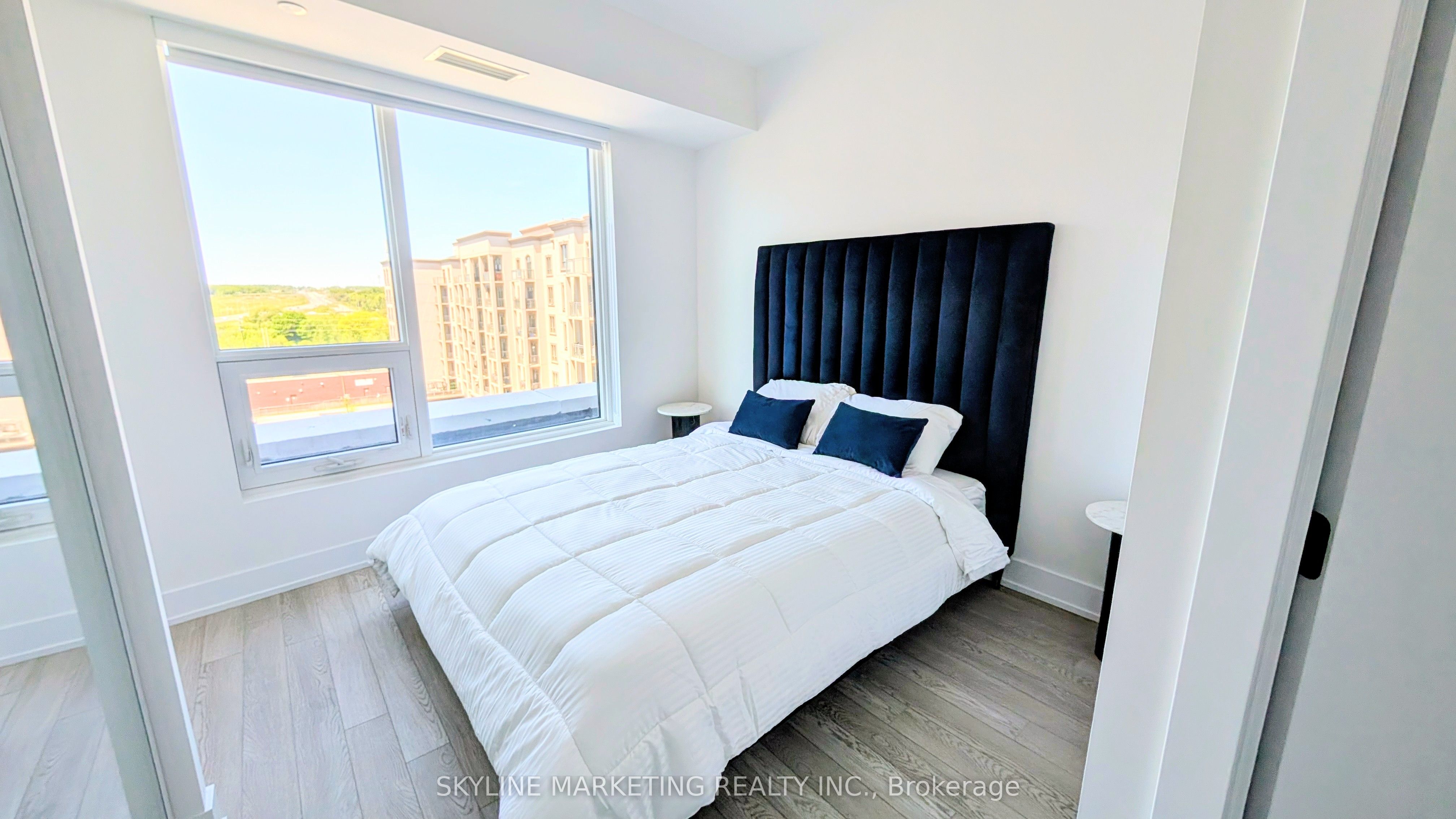 2450 Old Bronte Road 733 Property Photo 4