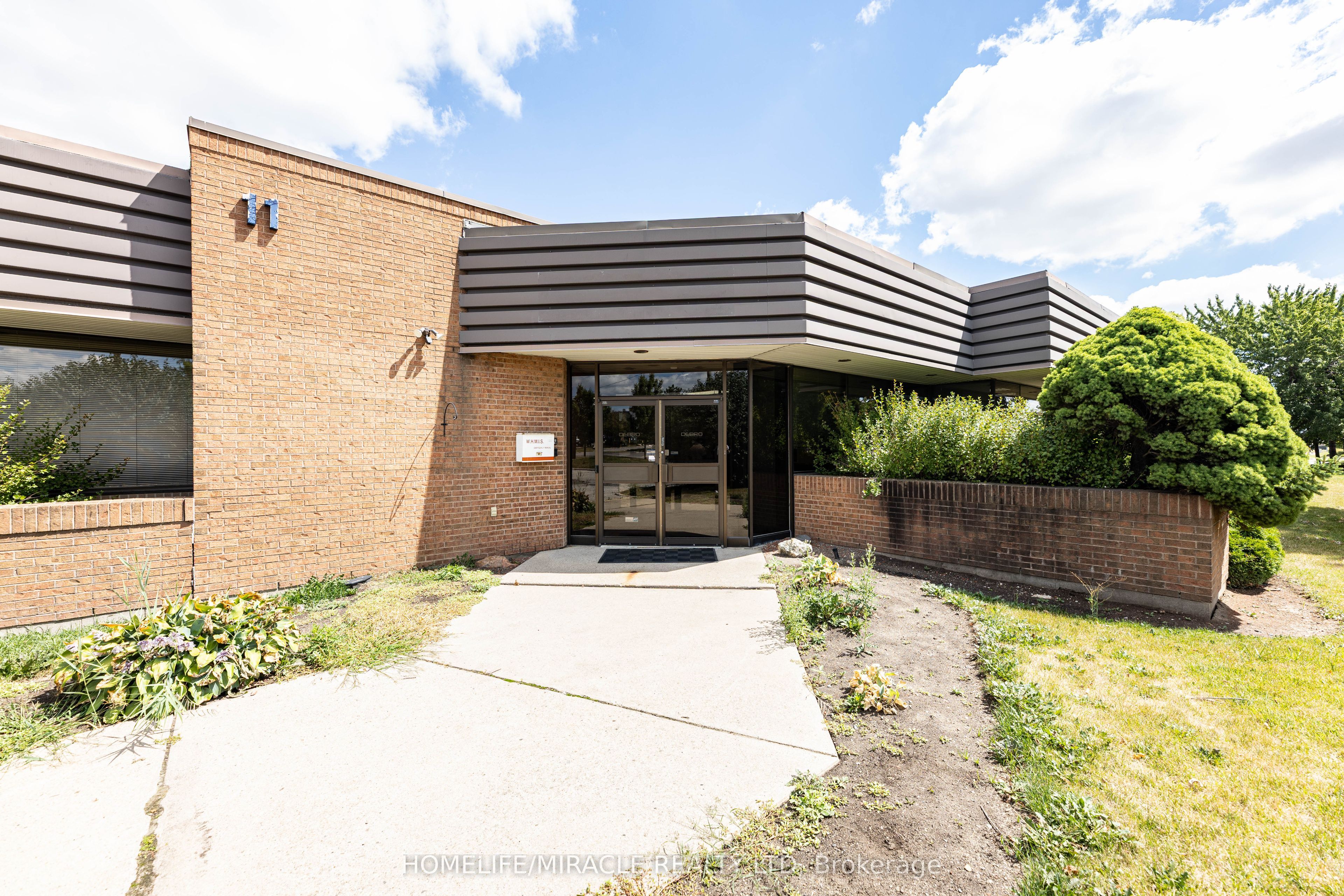 11 Automatic Road E Property Photo 2