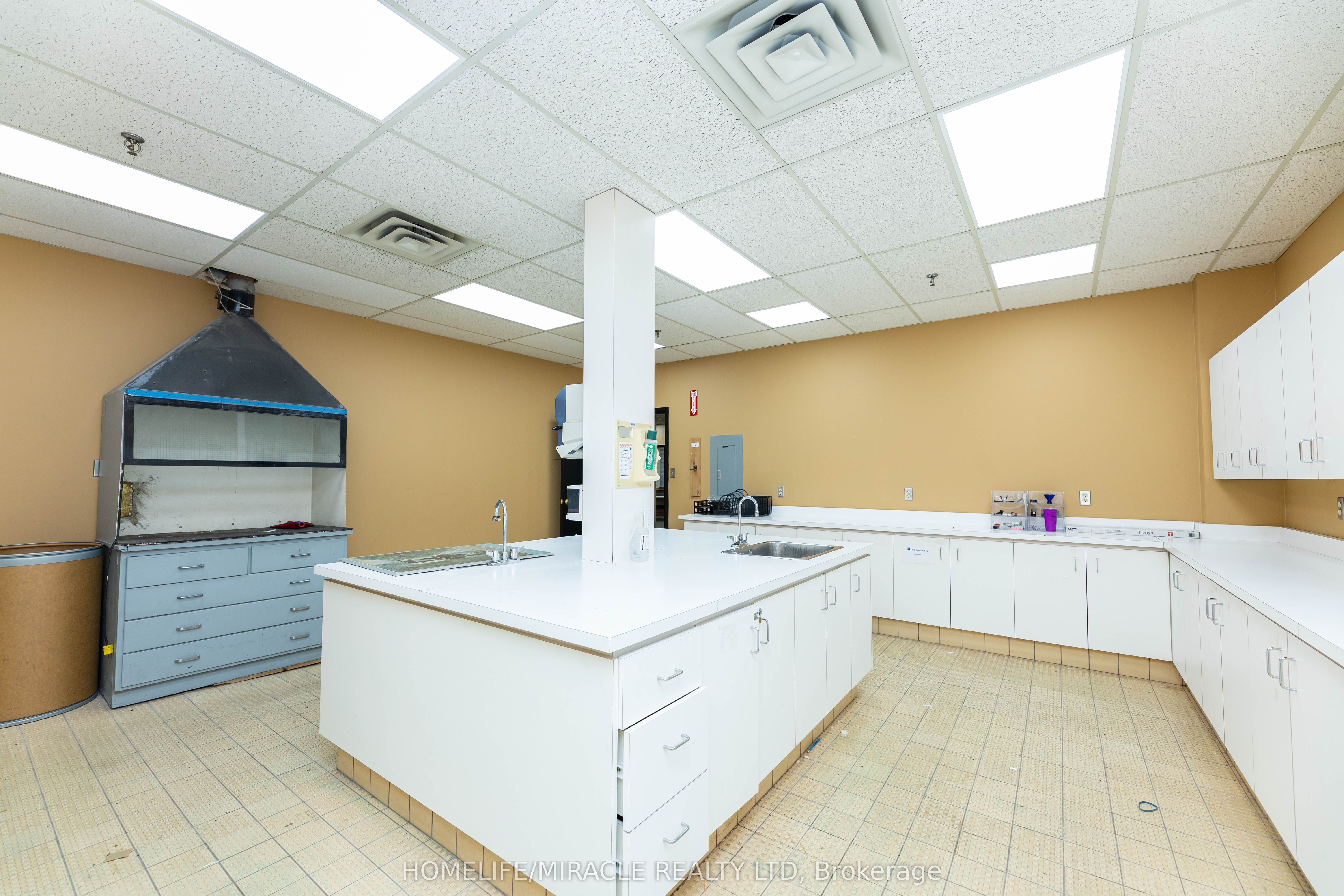 11 Automatic Road E Property Photo 31