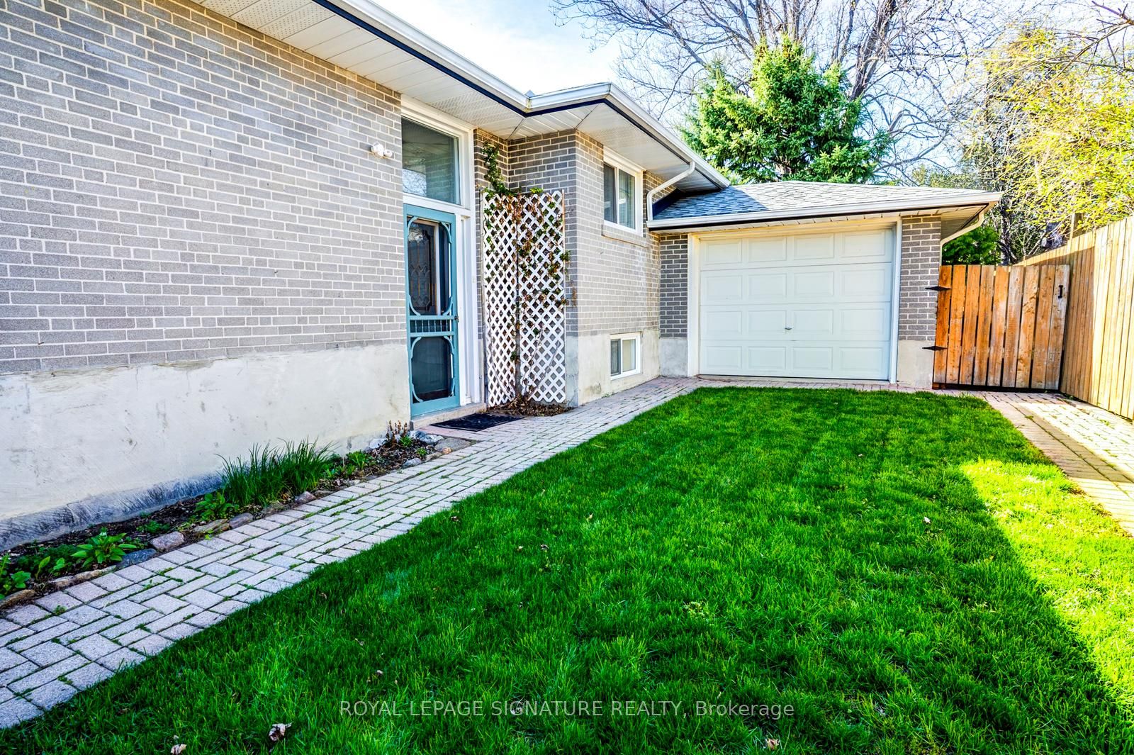 15 Epsom Downs Drive Property Photo 2