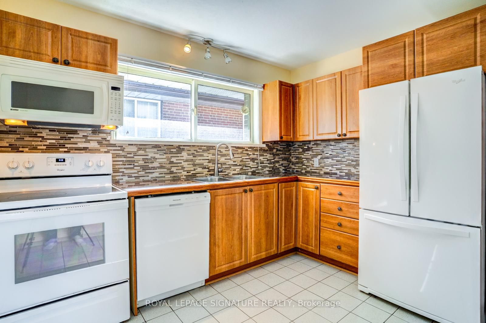 15 Epsom Downs Drive Property Photo 7